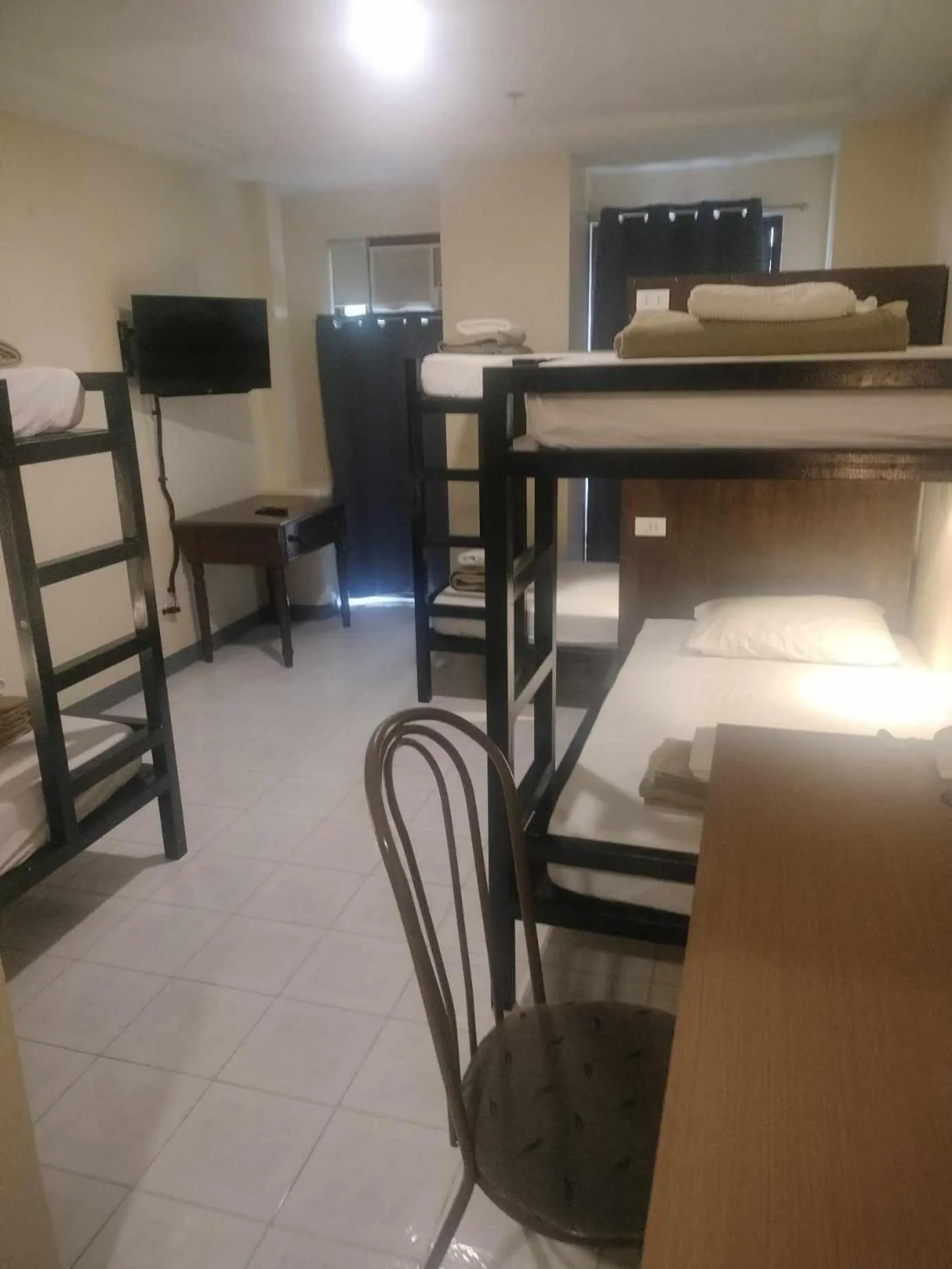 Photo of the whole room, Bed in Fuente Hotel de Cebu