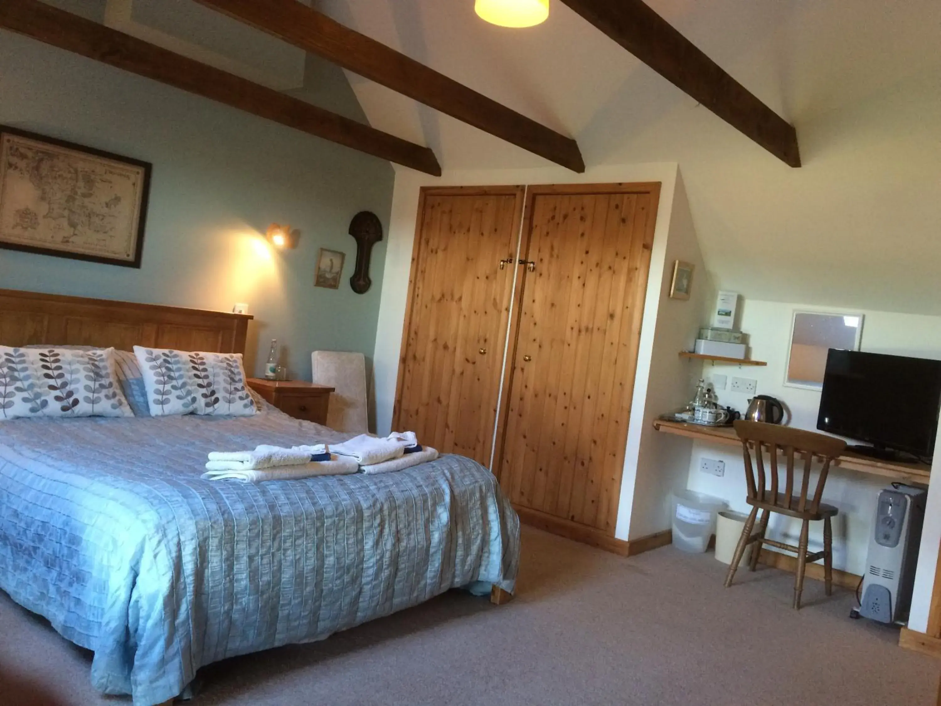 Family Room (3 Adults) in Knockaloe Beg Farm Family Room (3 Adults) in Knockaloe Beg Farm