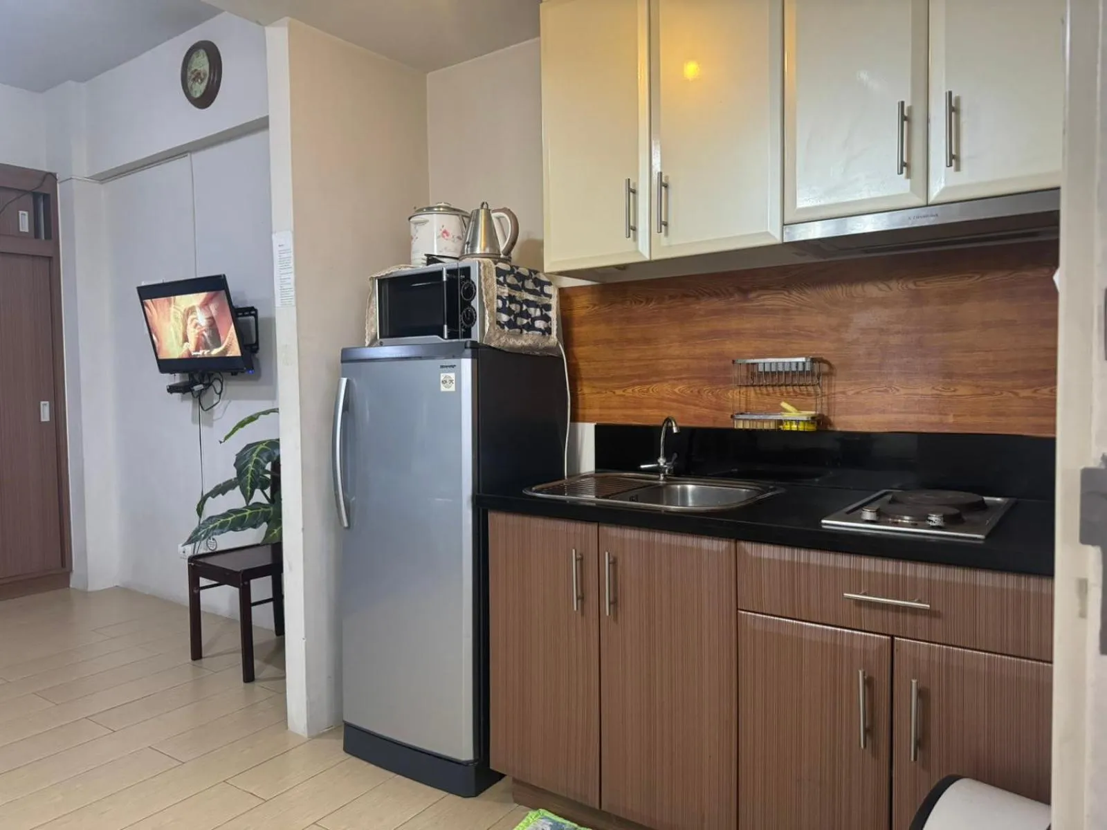 Henry's Newport Deluxe Condotel