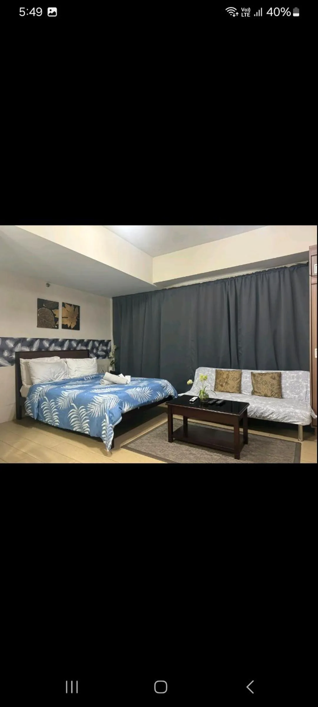 Bed in Henry's Newport Deluxe Condotel