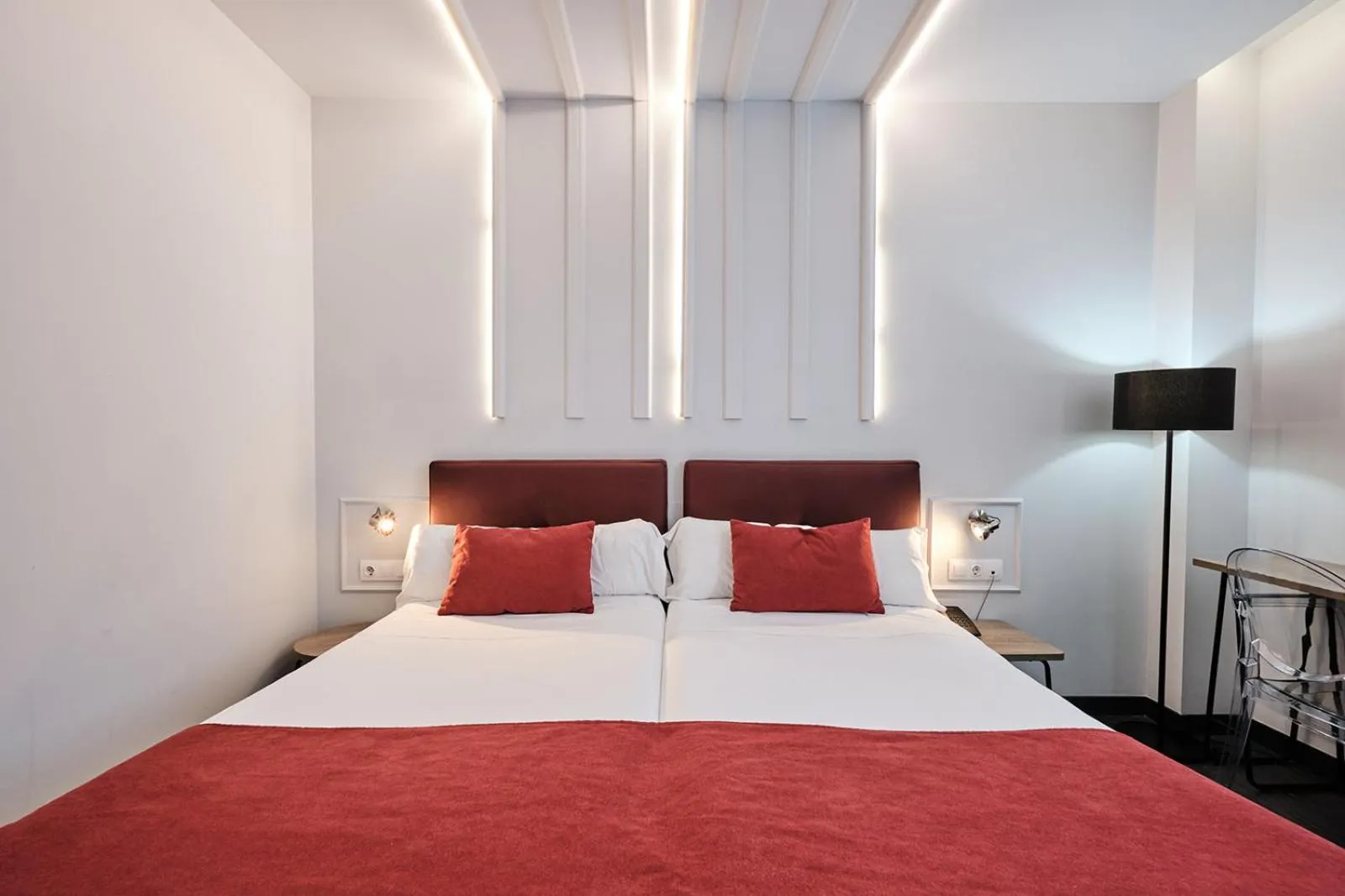 Photo of the whole room, Bed in Hotel Lux Santiago