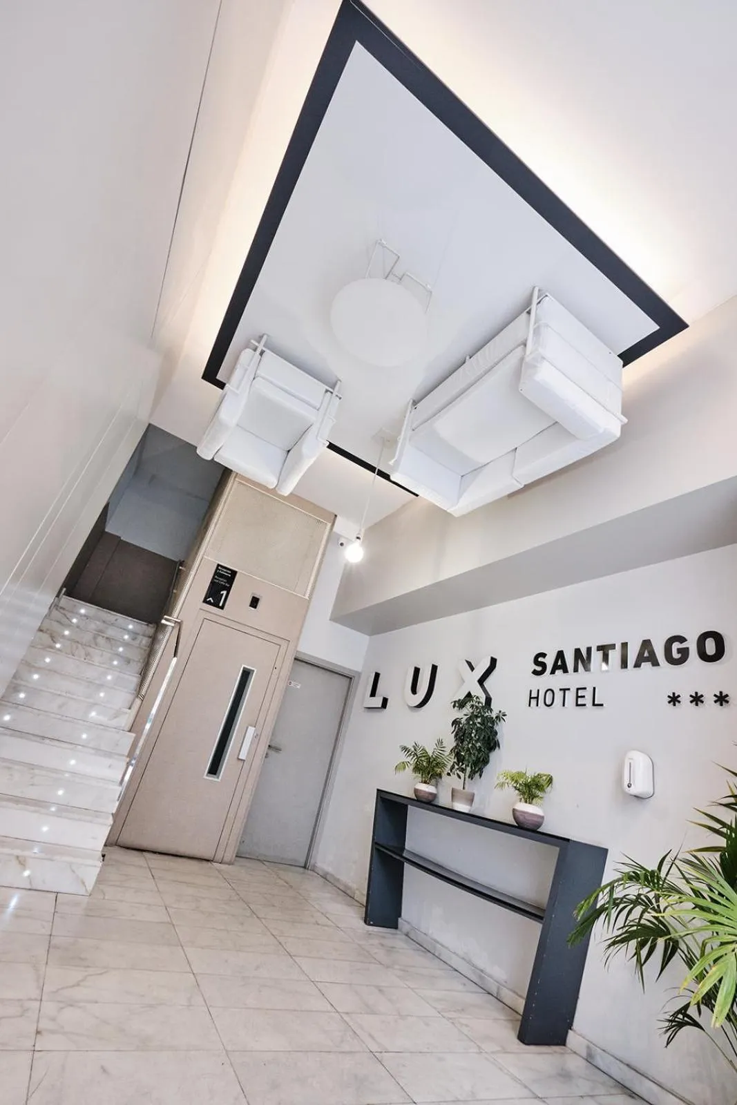 Facade/entrance in Hotel Lux Santiago