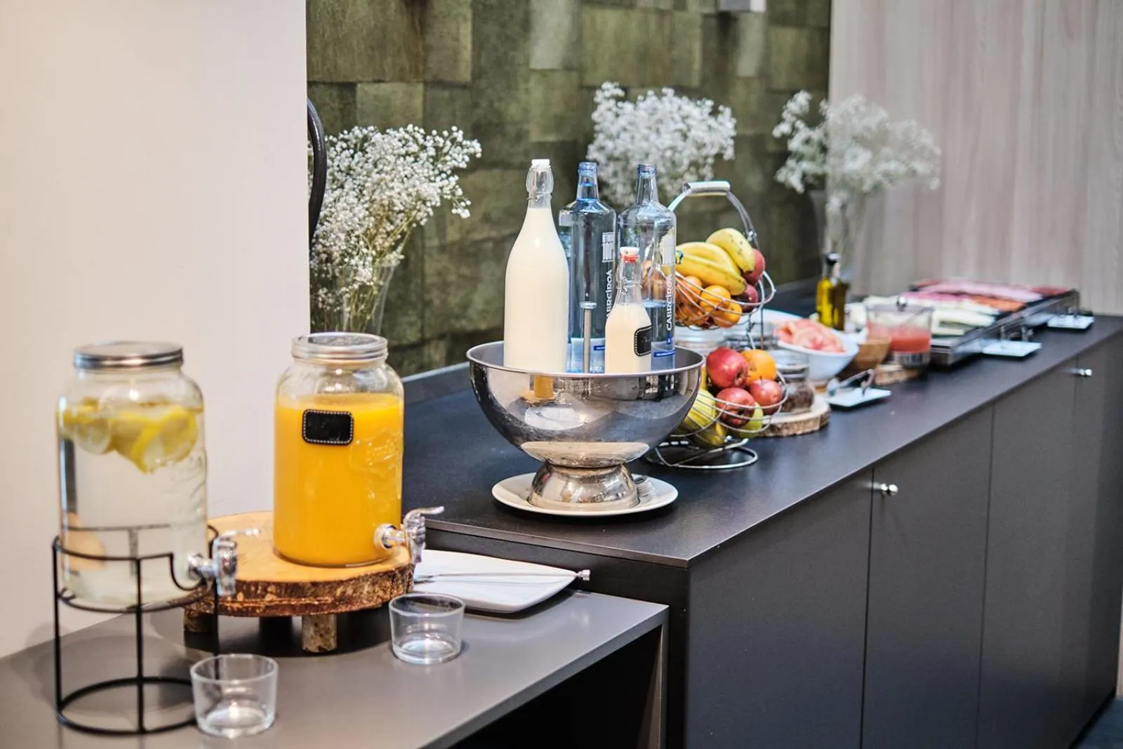 Food and drinks in Hotel Lux Santiago