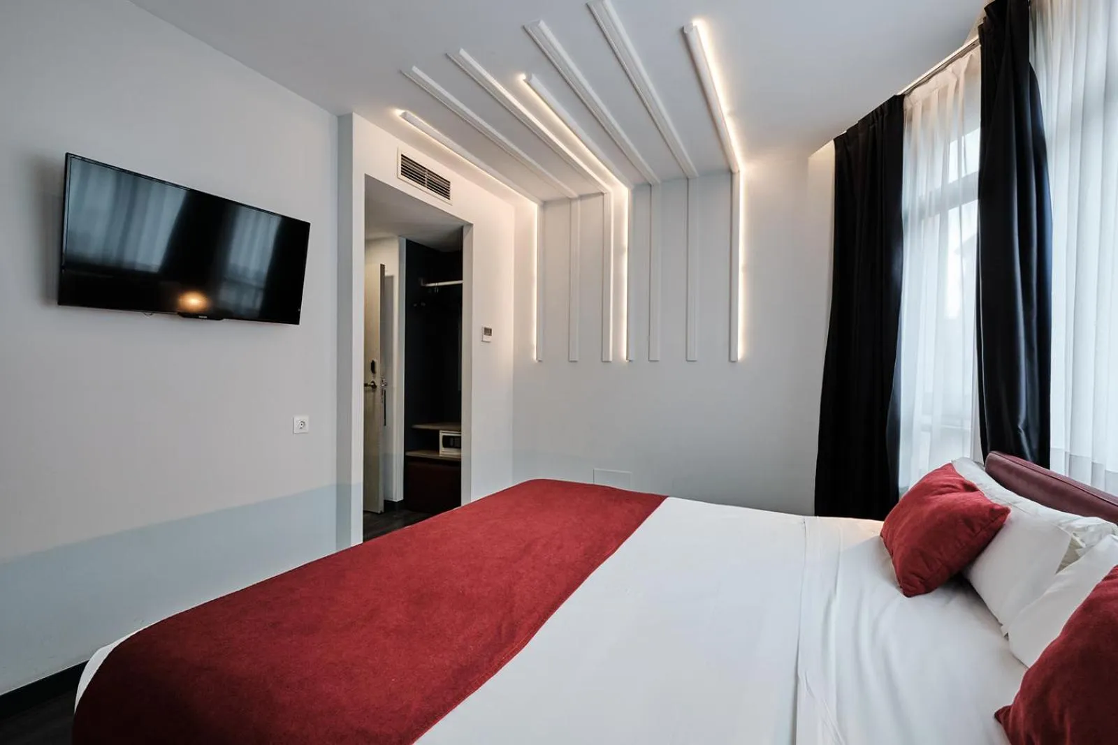 TV and multimedia, Bed in Hotel Lux Santiago