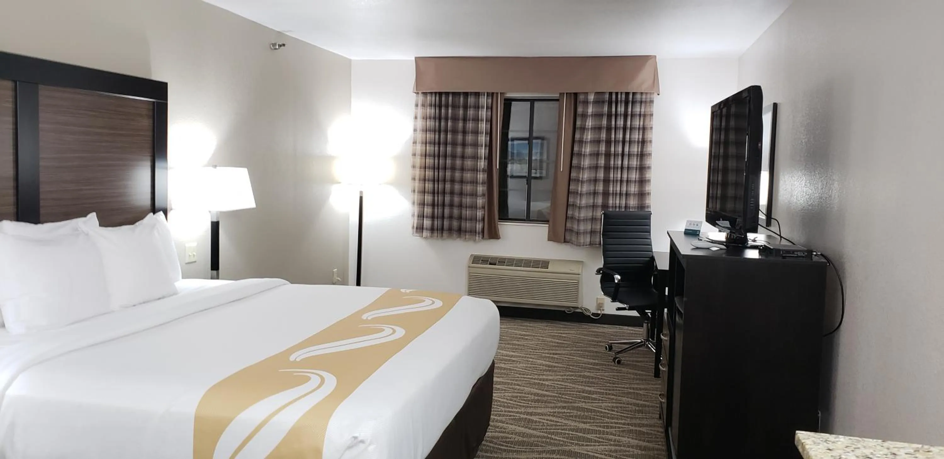 Bedroom, Bed in Quality Inn & Suites