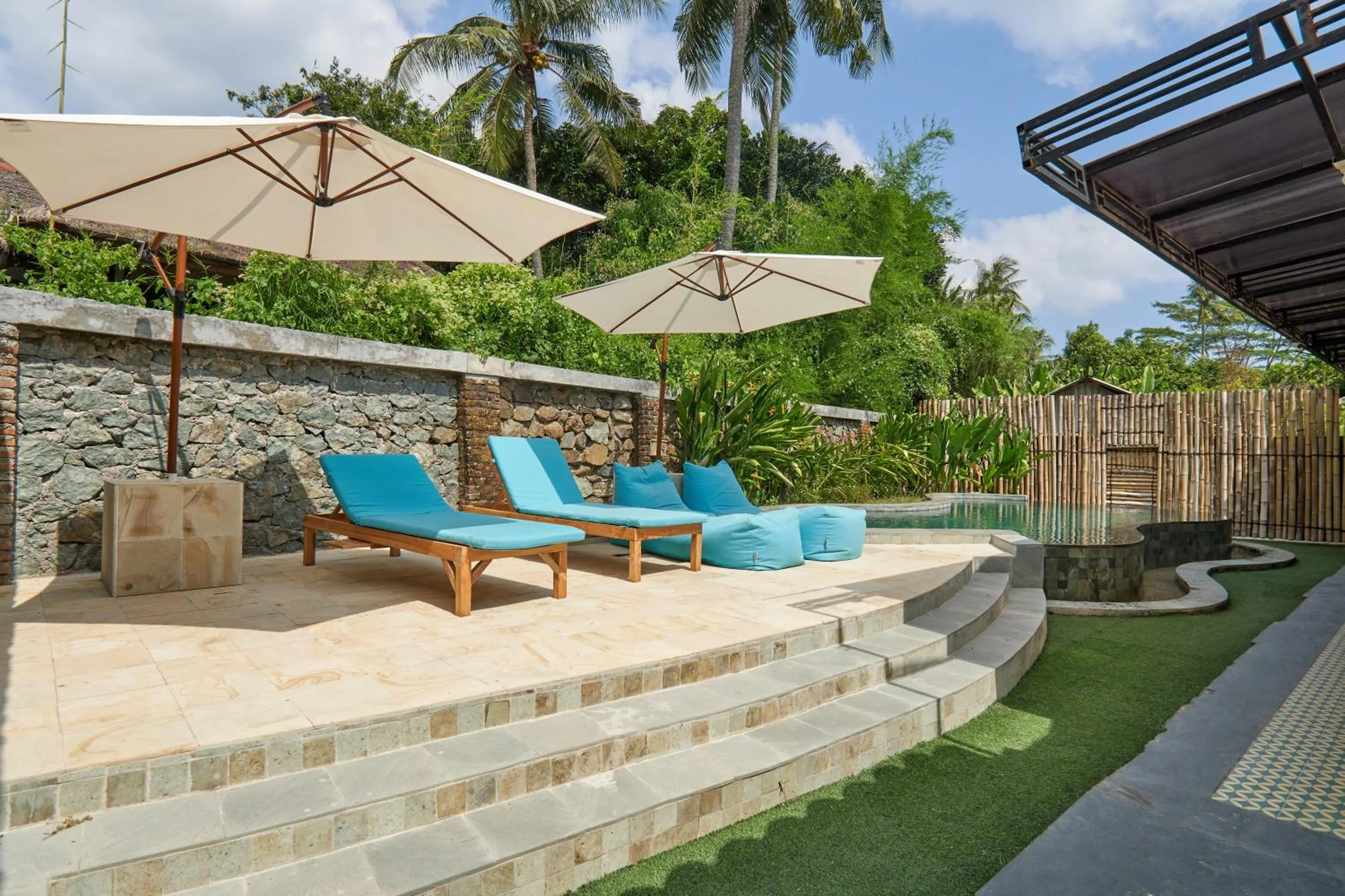 Swimming pool in Attara Inn Senggigi