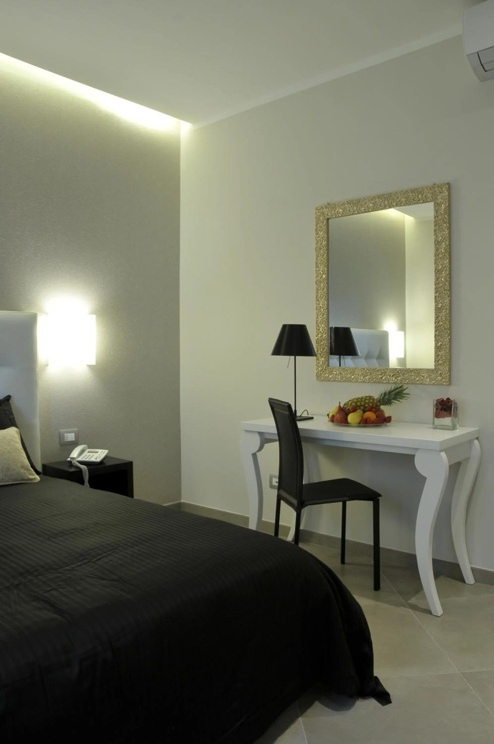 Night, Bed in Gemini Suite