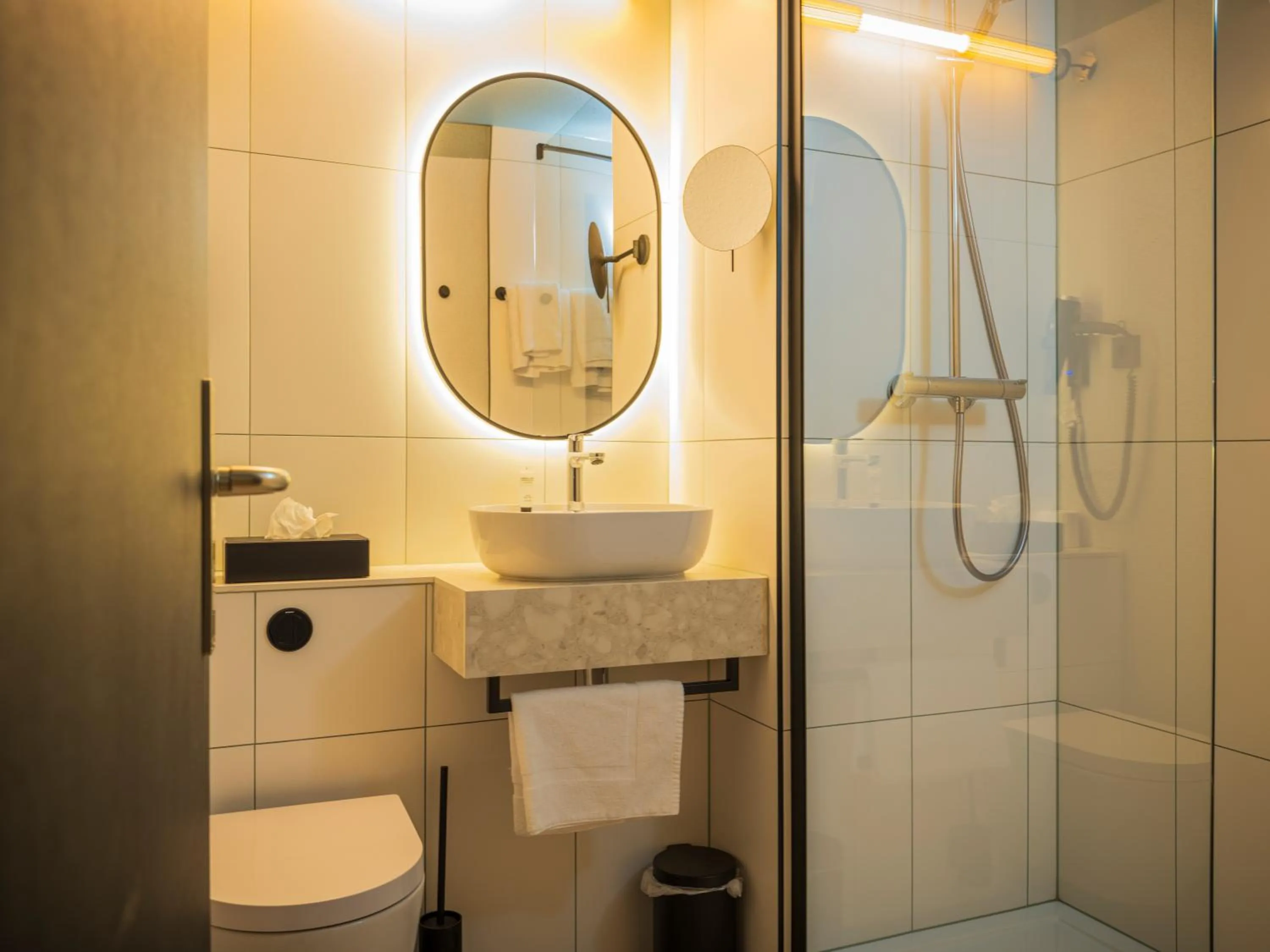 Toilet in Campanile Hotel & Restaurant Breda