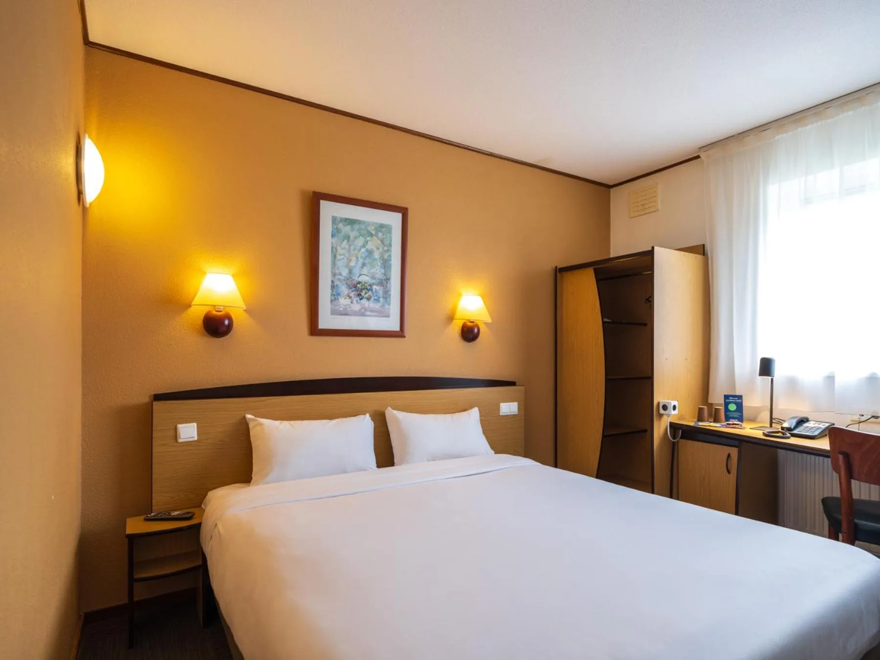 Bed in Campanile Hotel & Restaurant Breda