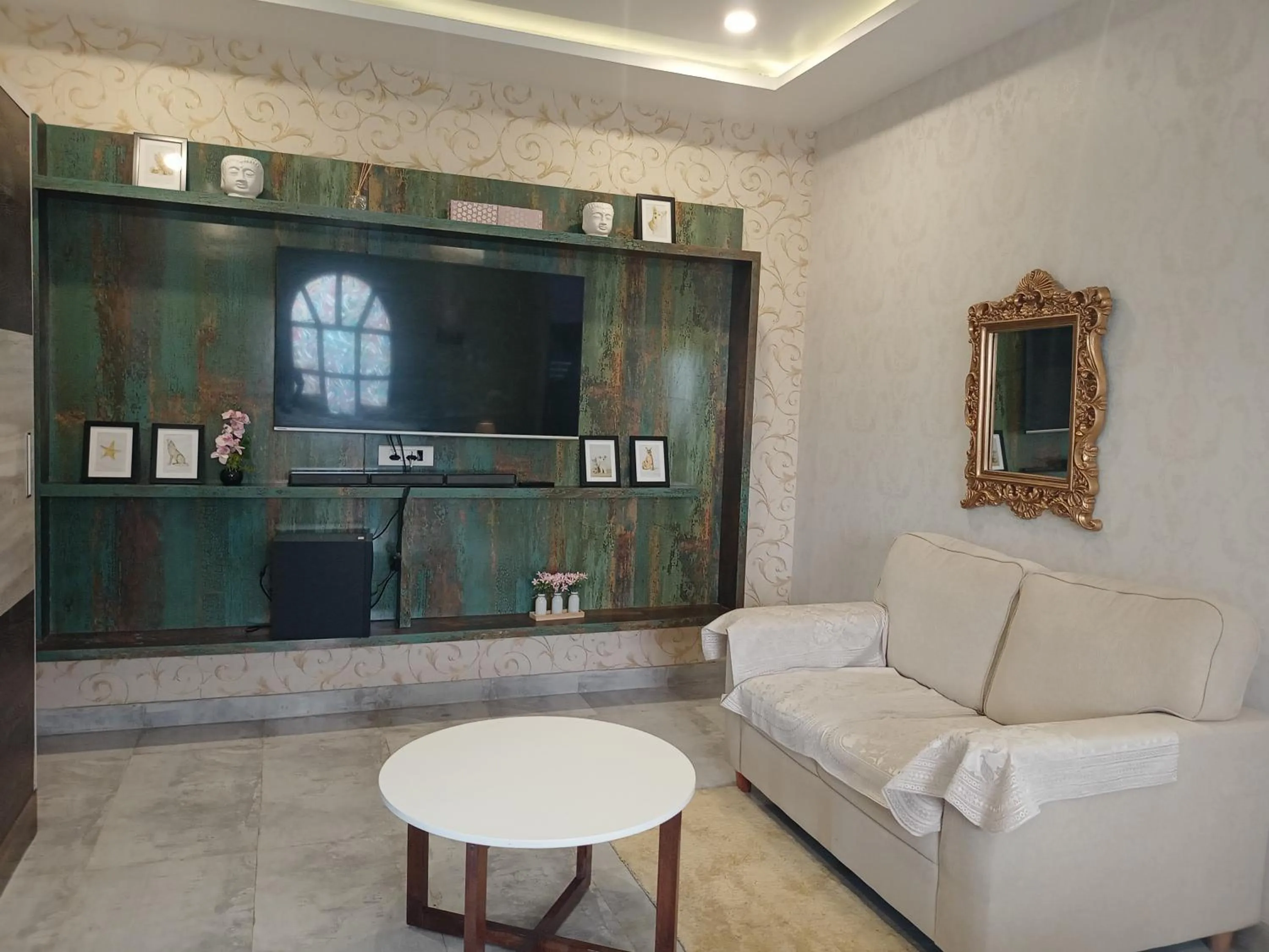 TV and multimedia in 7 Sisters Homestay