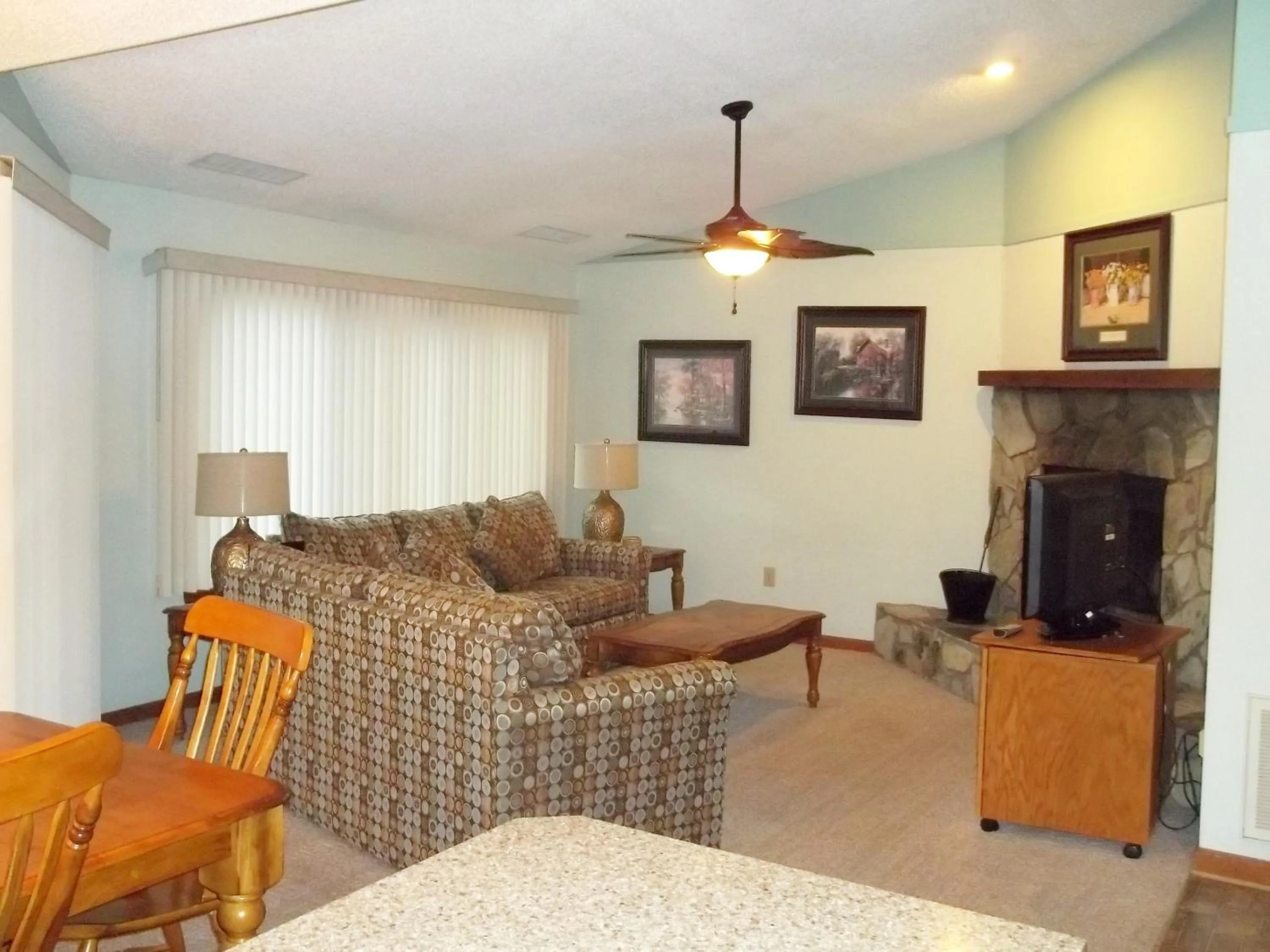 Living room in Fairways of the Mountain