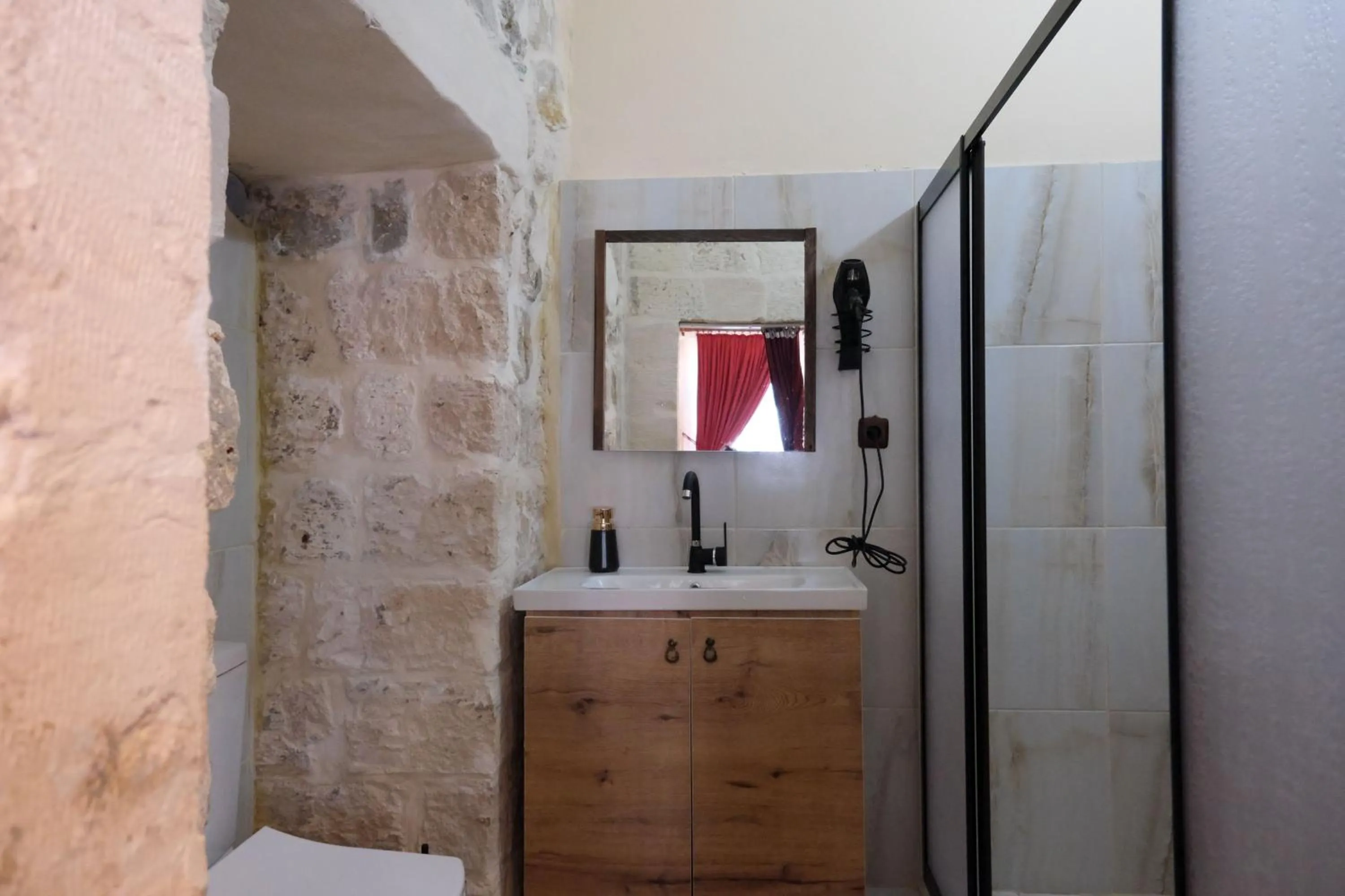 Shower in MİRSTONE TARİHİ KONAK