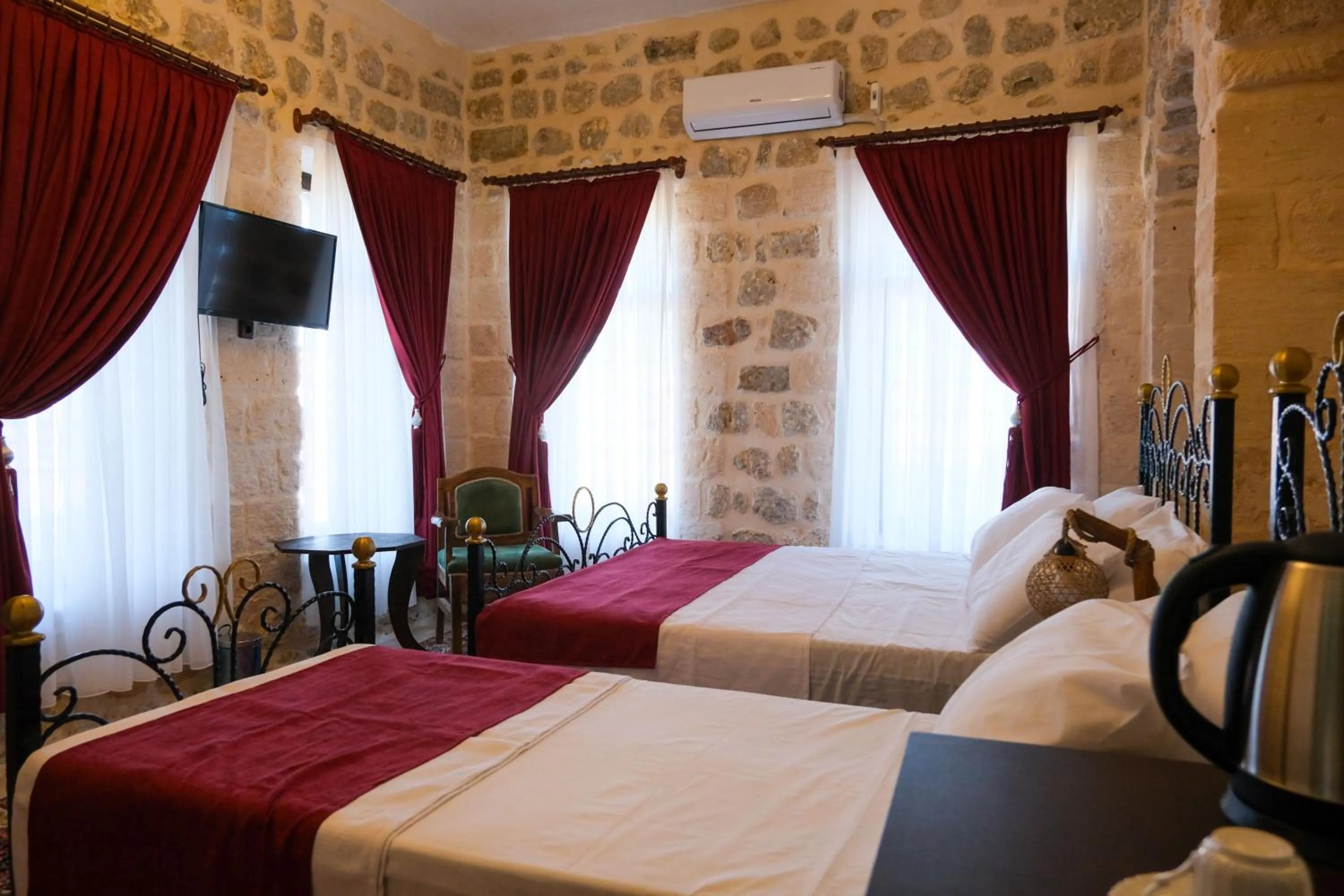 Bed in MİRSTONE TARİHİ KONAK