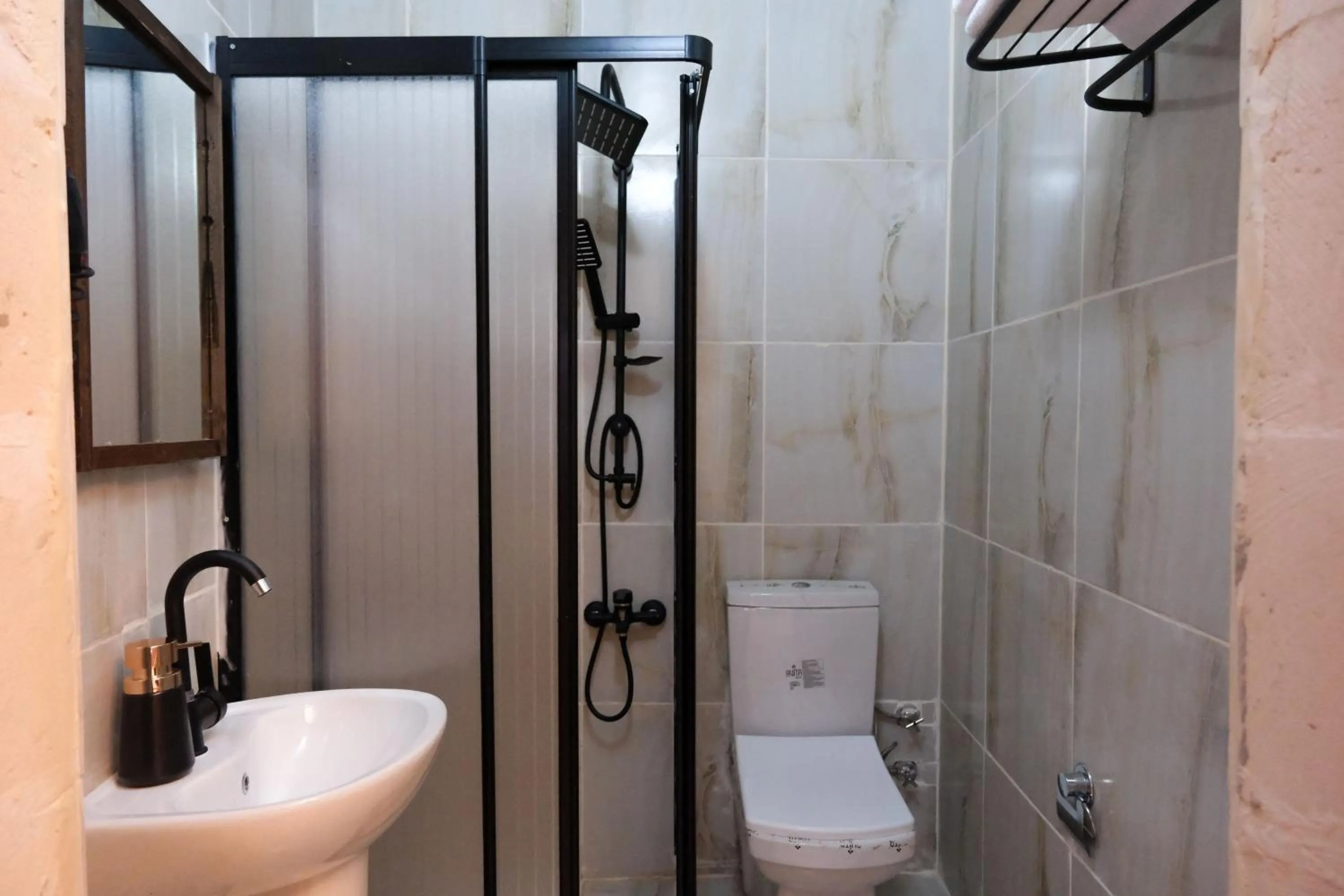 Shower in MİRSTONE TARİHİ KONAK