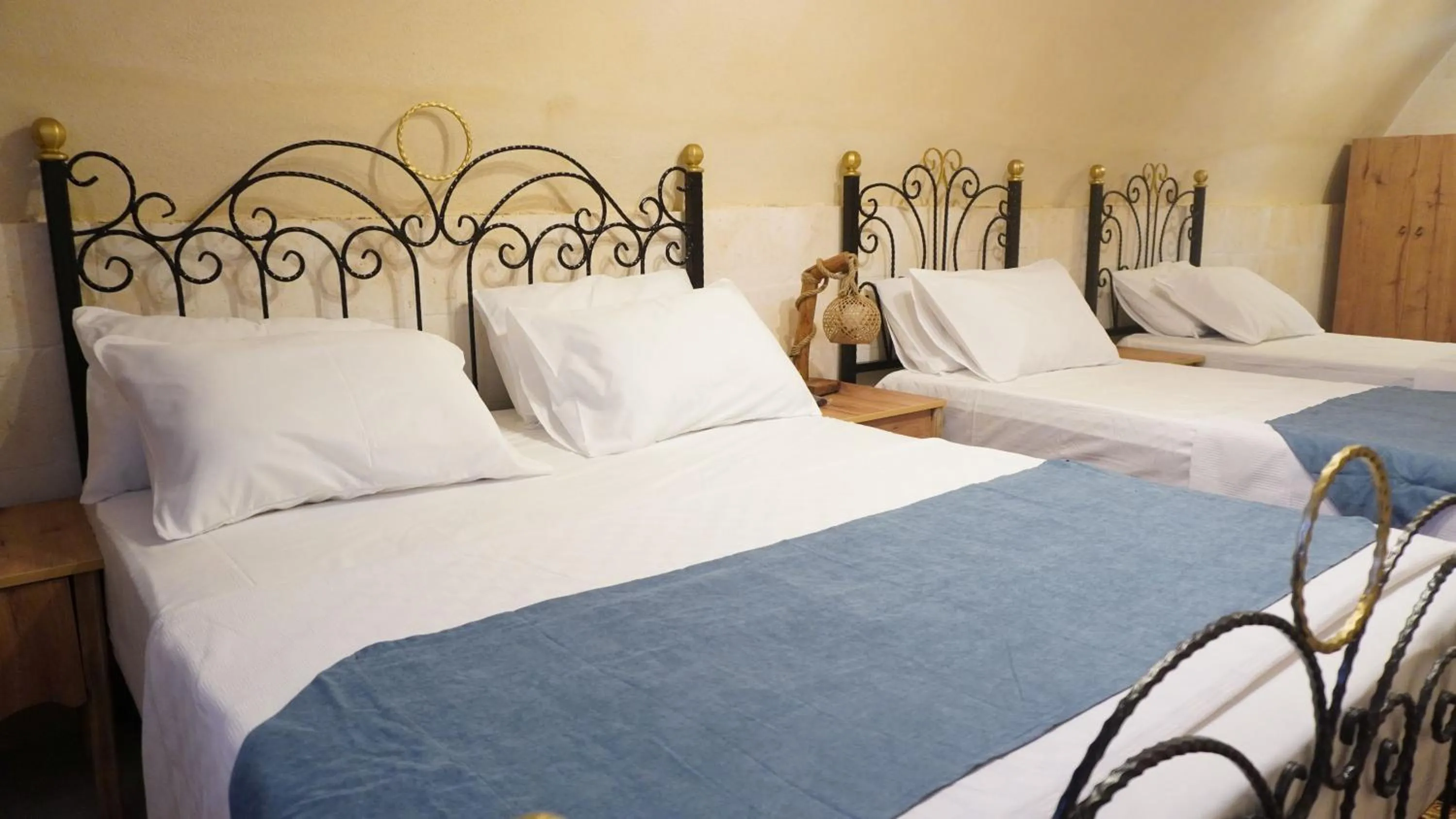 Bed in MİRSTONE TARİHİ KONAK