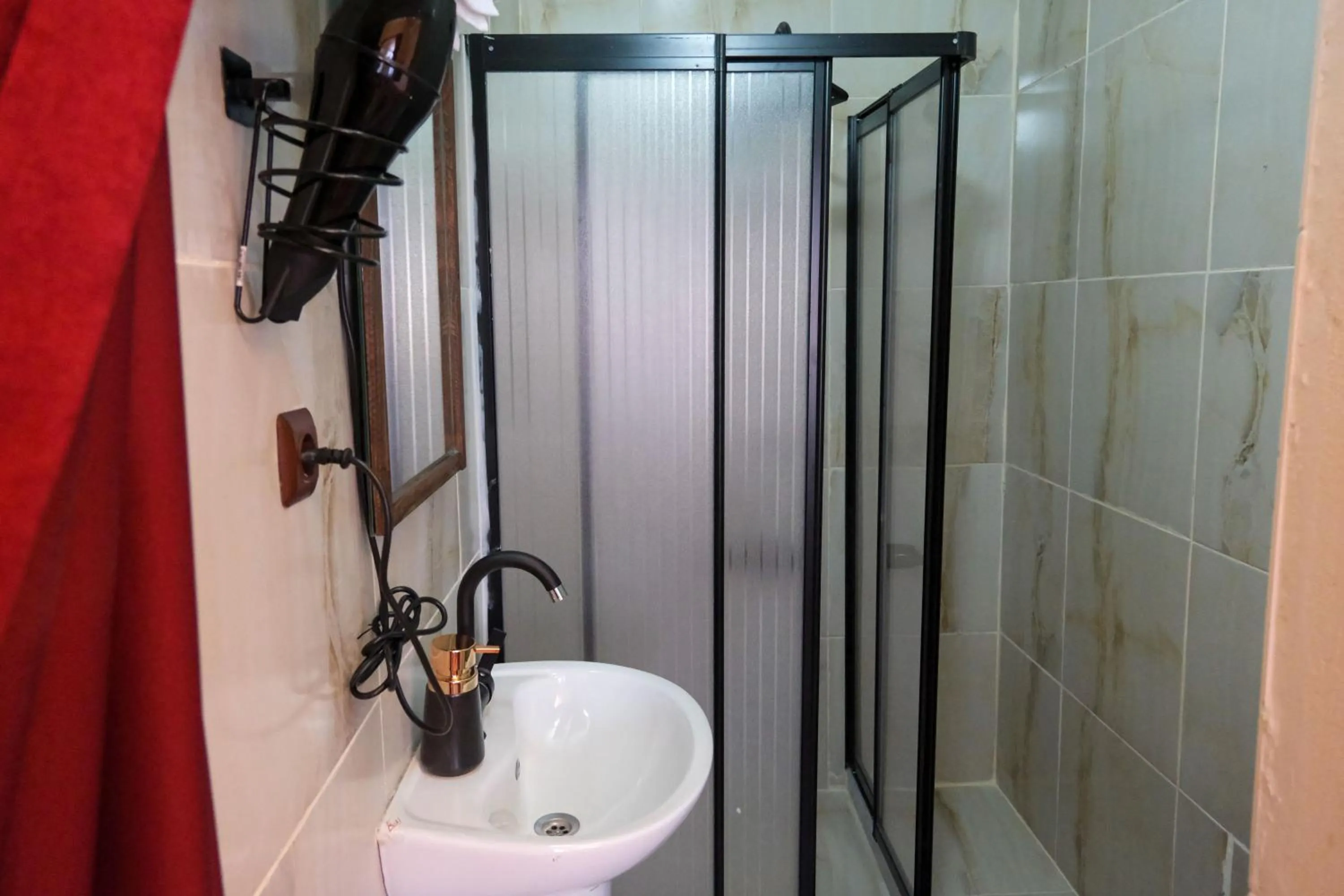 Shower in MİRSTONE TARİHİ KONAK