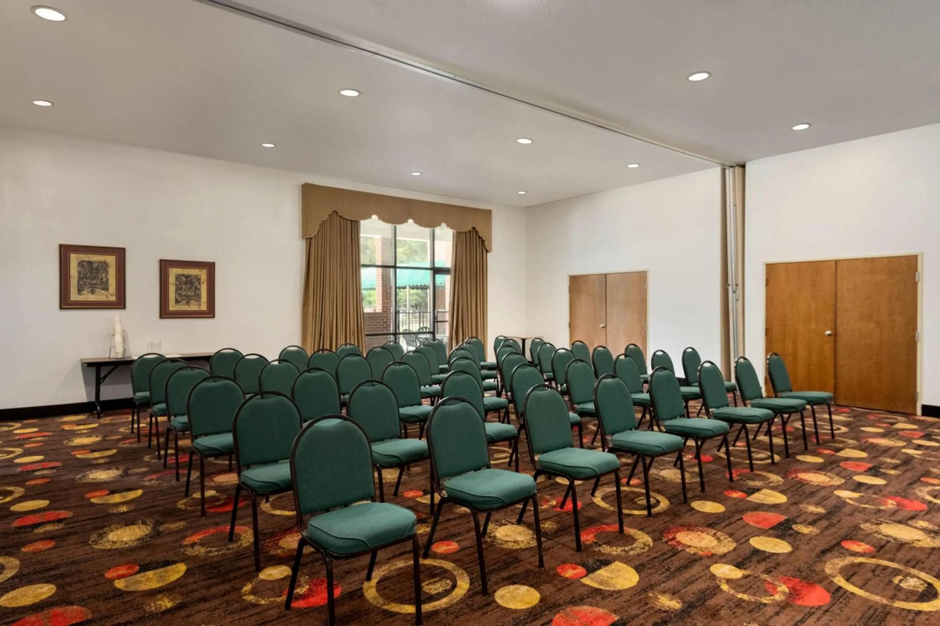 Meeting/conference room in Days Inn by Wyndham Lexington