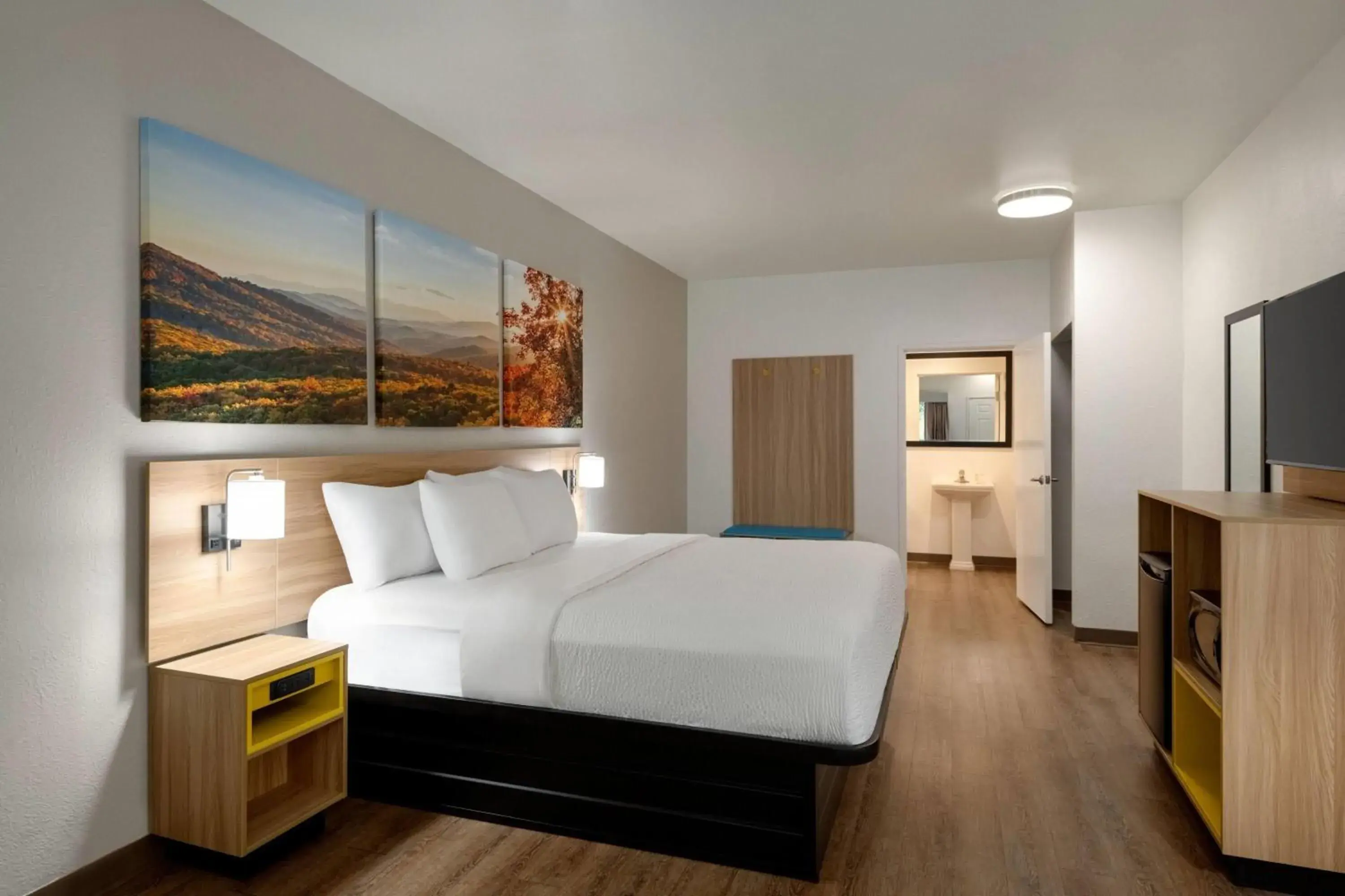 King Room - Mobility Access/Non-Smoking in Days Inn by Wyndham Lexington King Room - Mobility Access/Non-Smoking in Days Inn by Wyndham Lexington