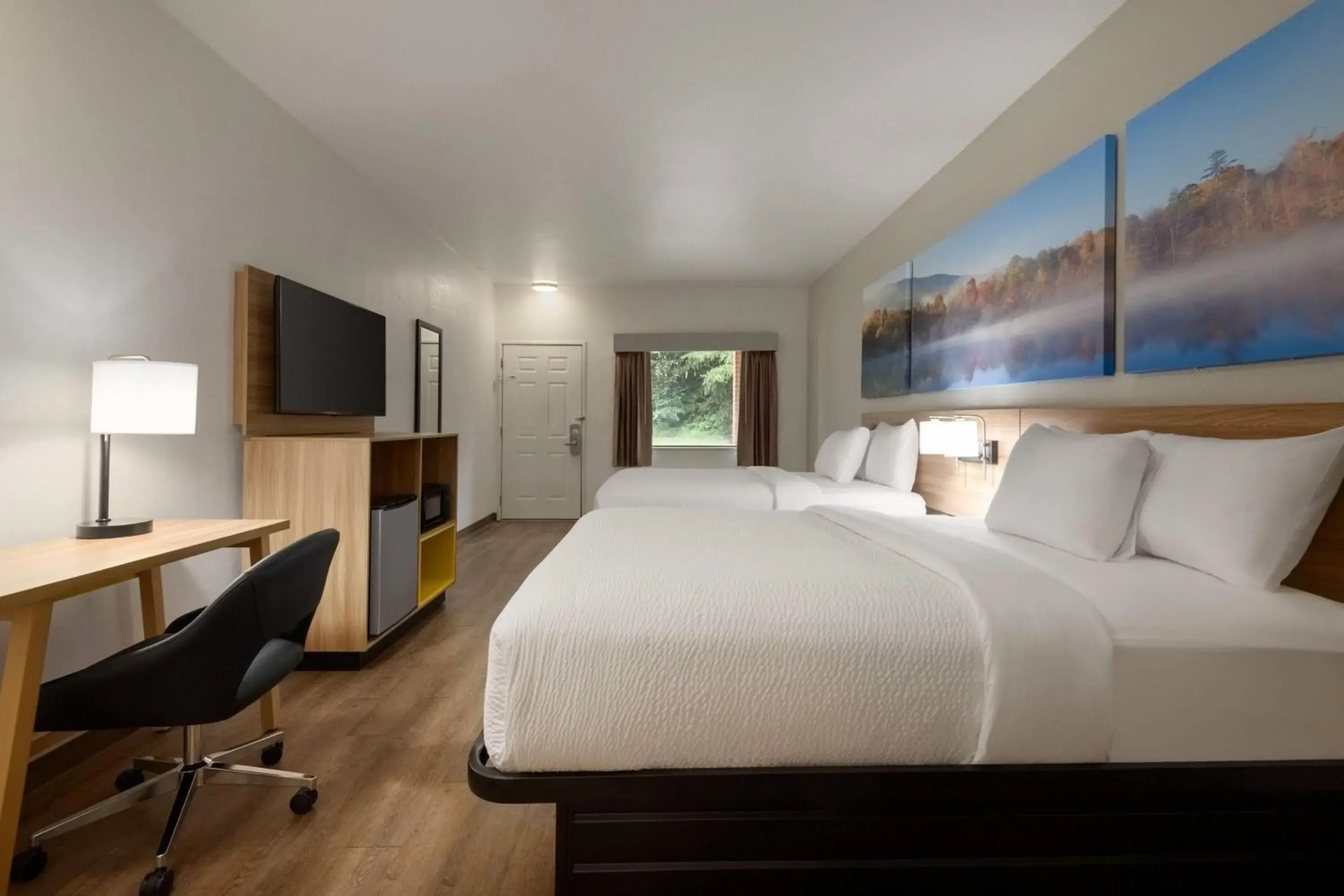 Queen Room with Two Queen Beds - Mobility Access/Smoking in Days Inn by Wyndham Lexington Queen Room with Two Queen Beds - Mobility Access/Smoking in Days Inn by Wyndham Lexington