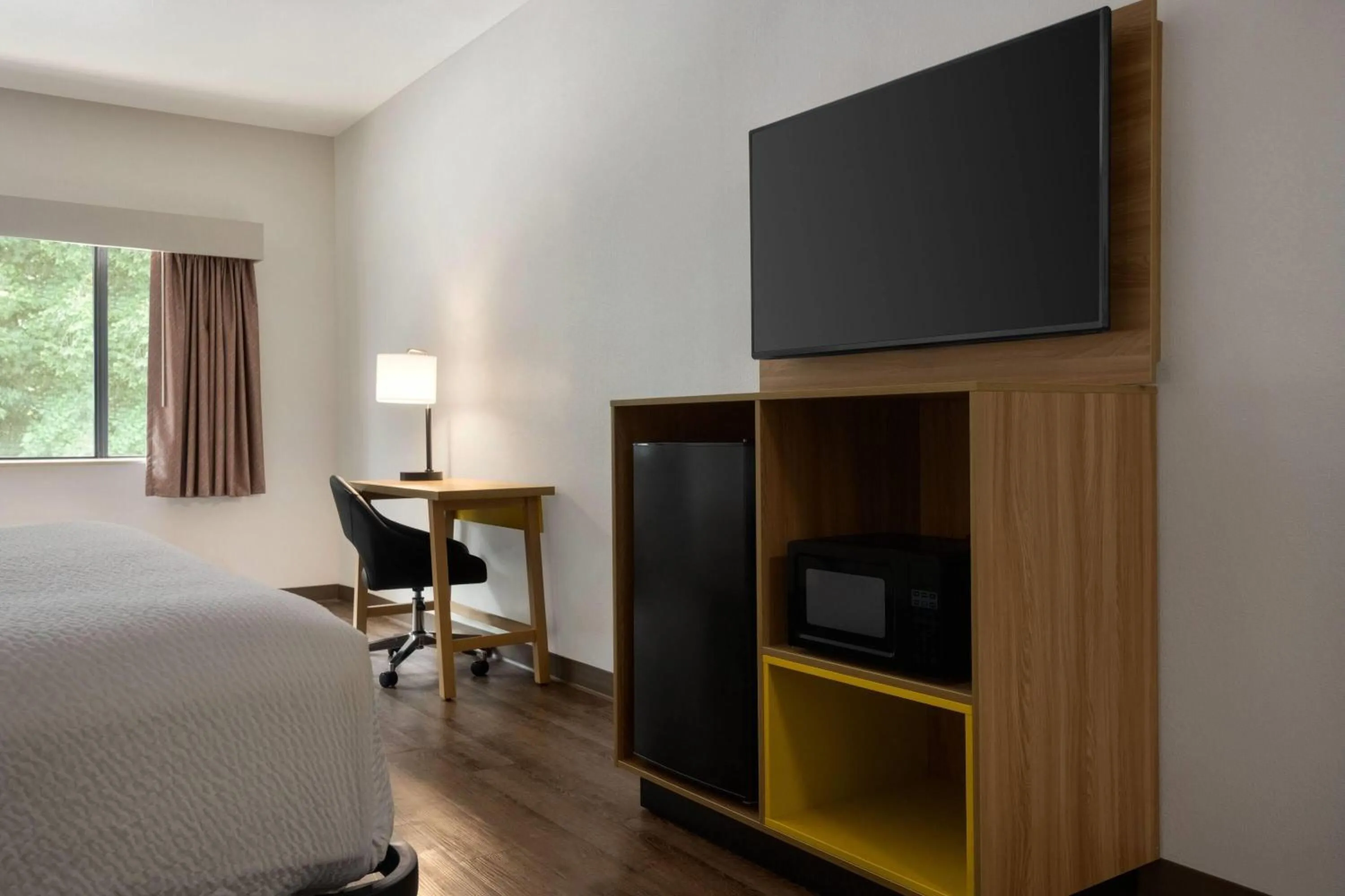 Photo of the whole room, Bed in Days Inn by Wyndham Lexington