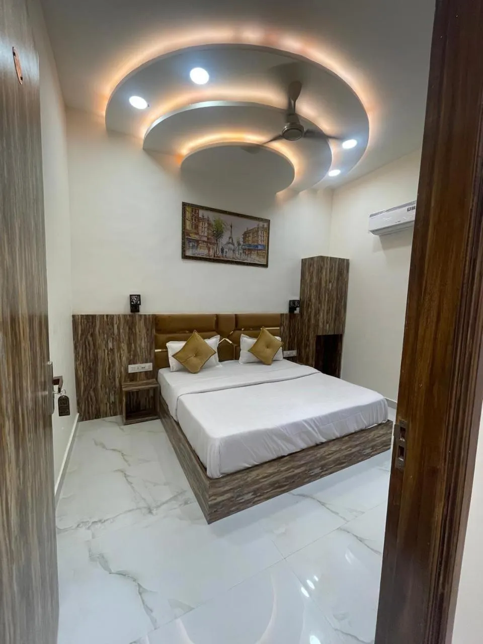 Photo of the whole room, Bed in HOTEL ROBIN