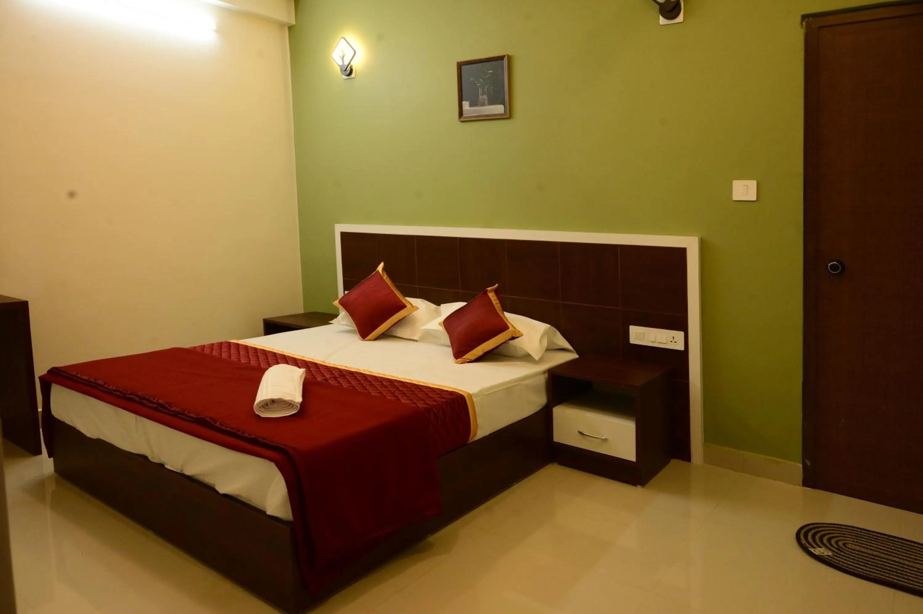 Bed in The Green Room Tourist Home