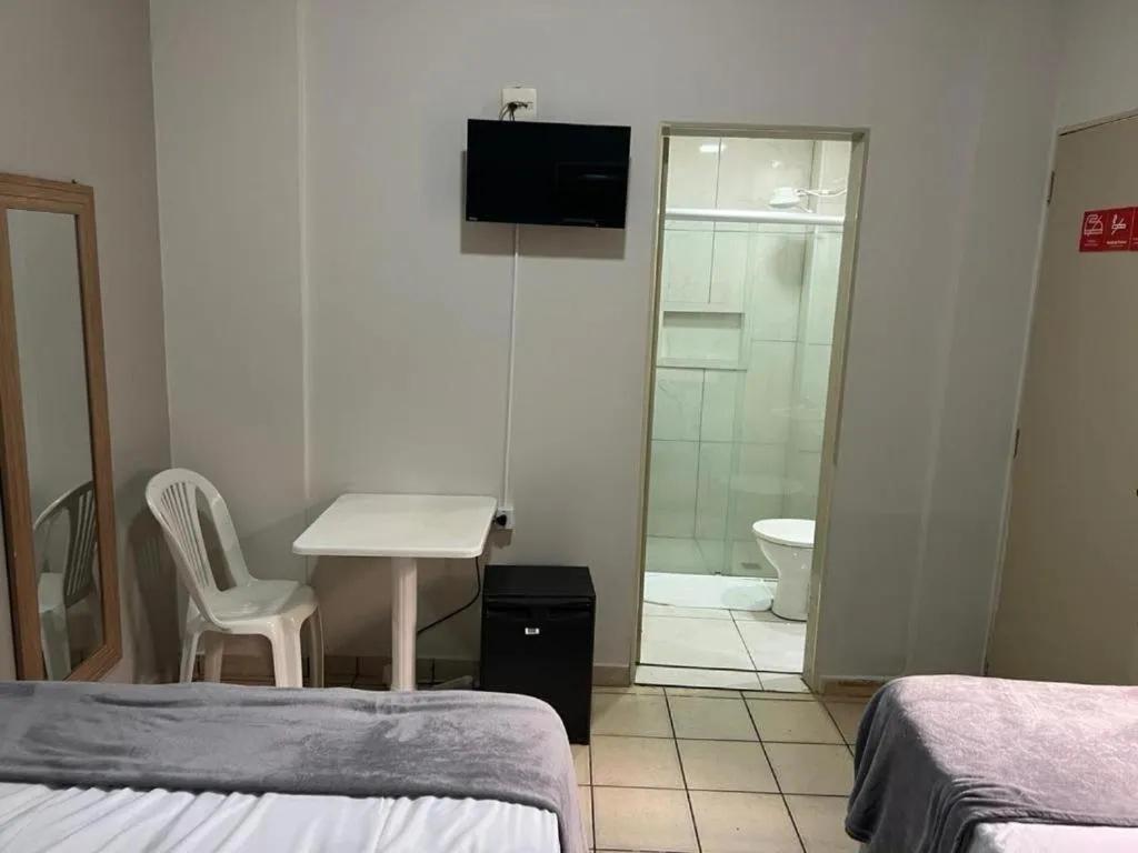 Bathroom, Bed in Hotel Apiacas