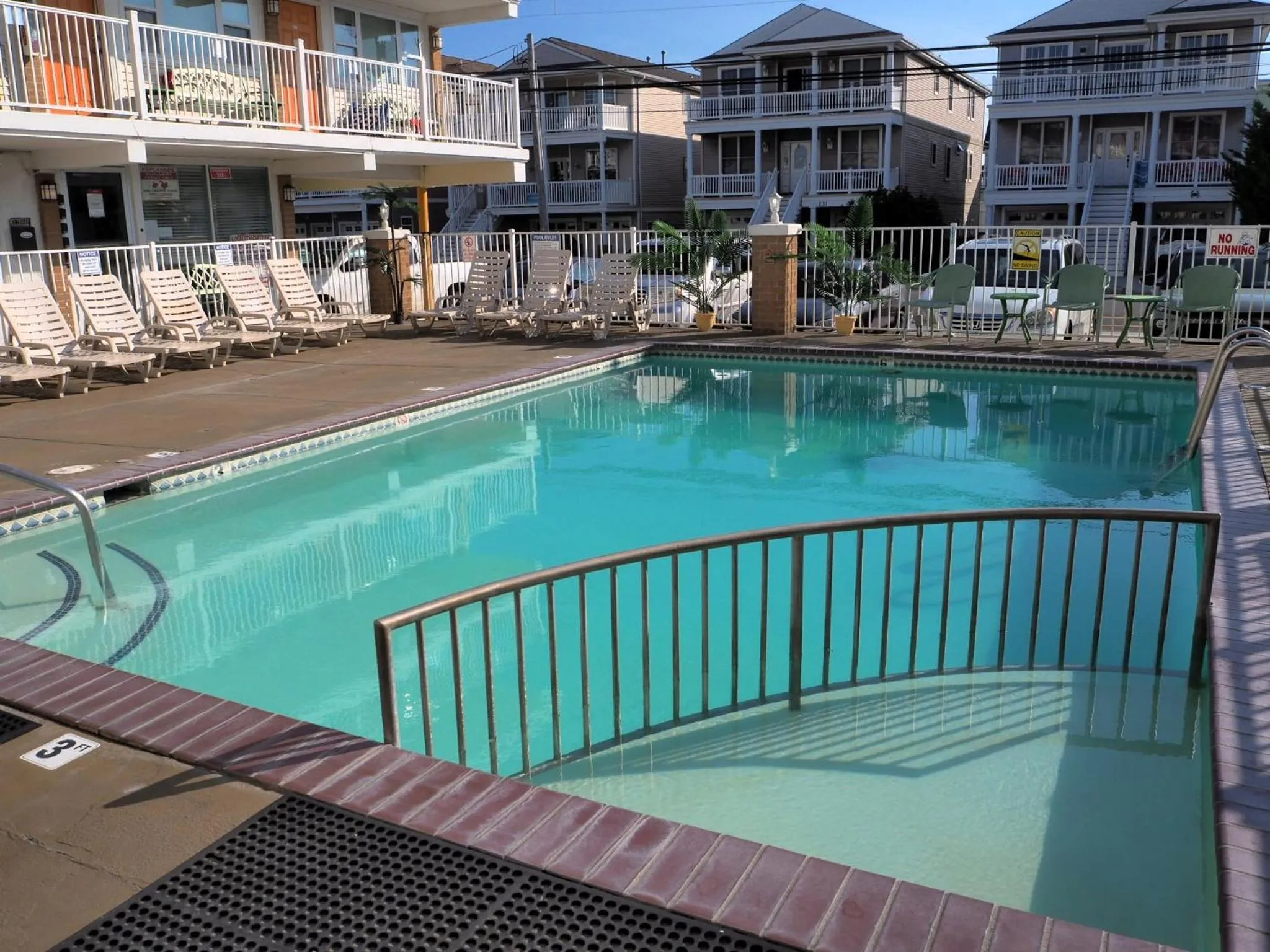 Swimming pool in Esplanade Suites - A Sundance Vacations Property