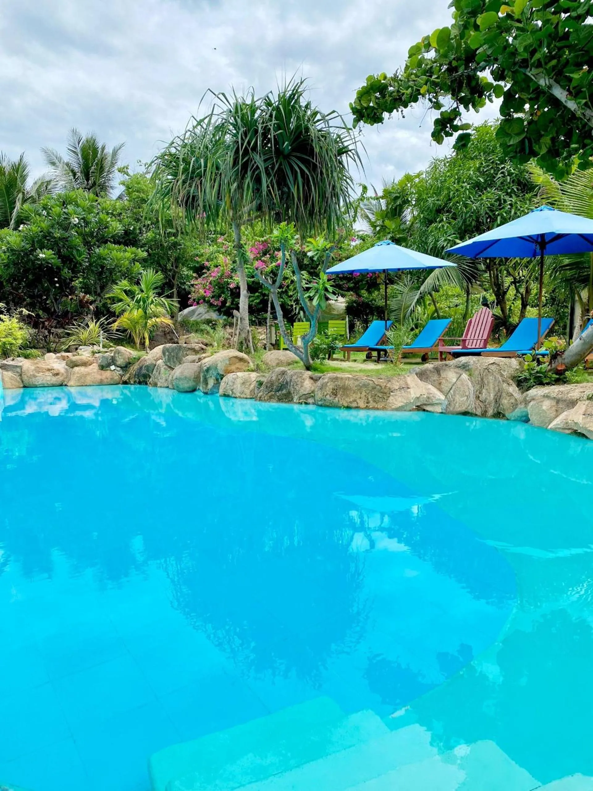 Swimming pool in Me bungalow beach resort