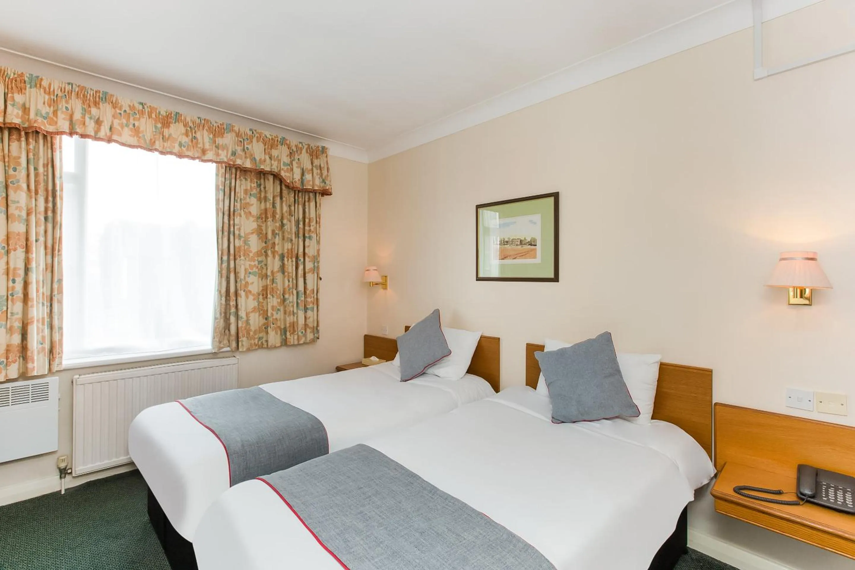 Bedroom, Bed in OYO Stade Court Hotel