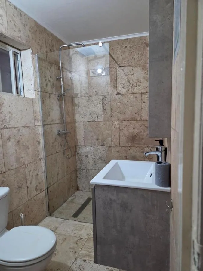 Shower in The Lodge Bonaire