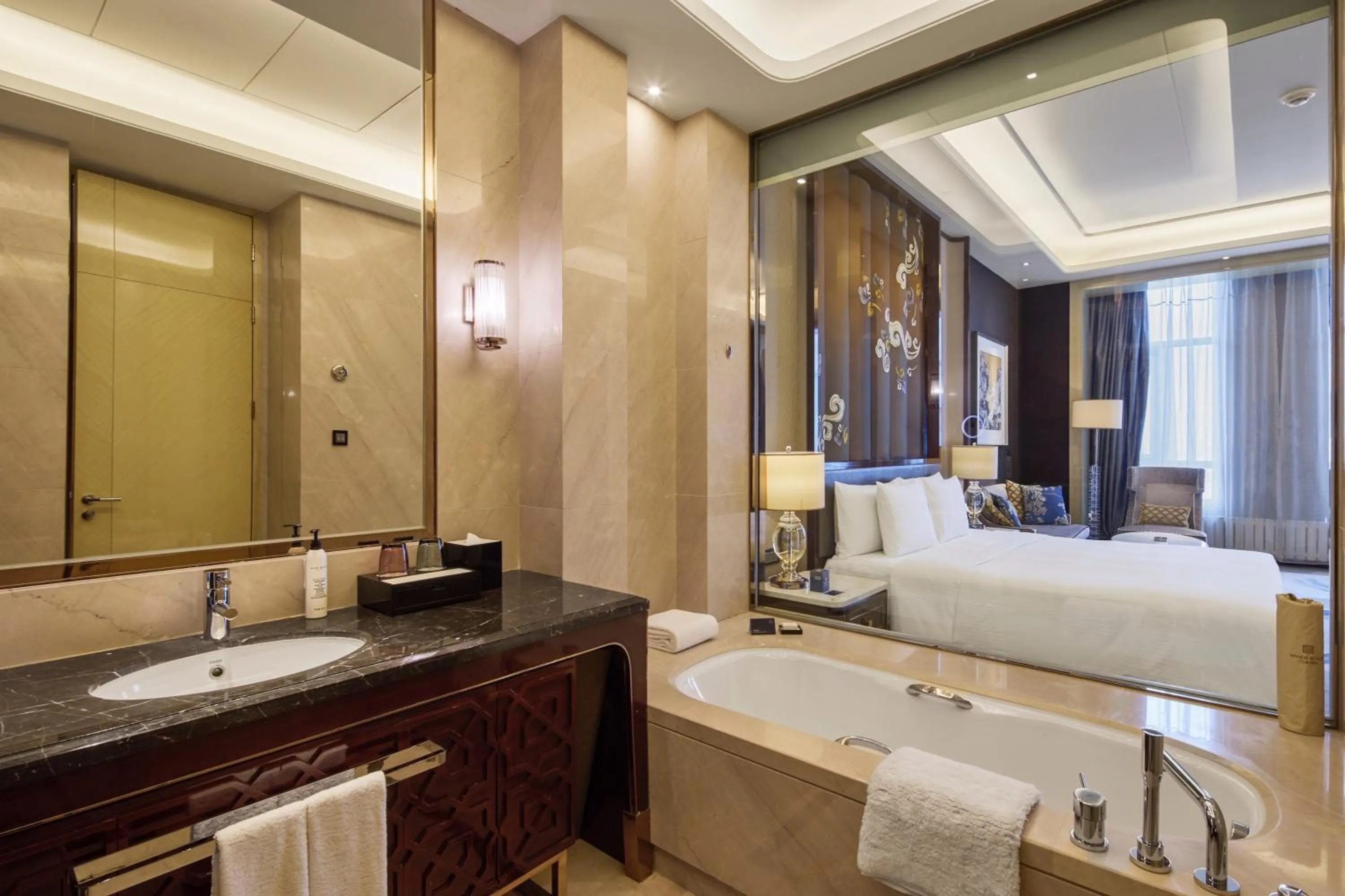 Bathroom, Bed in Wanda Realm Yinchuan