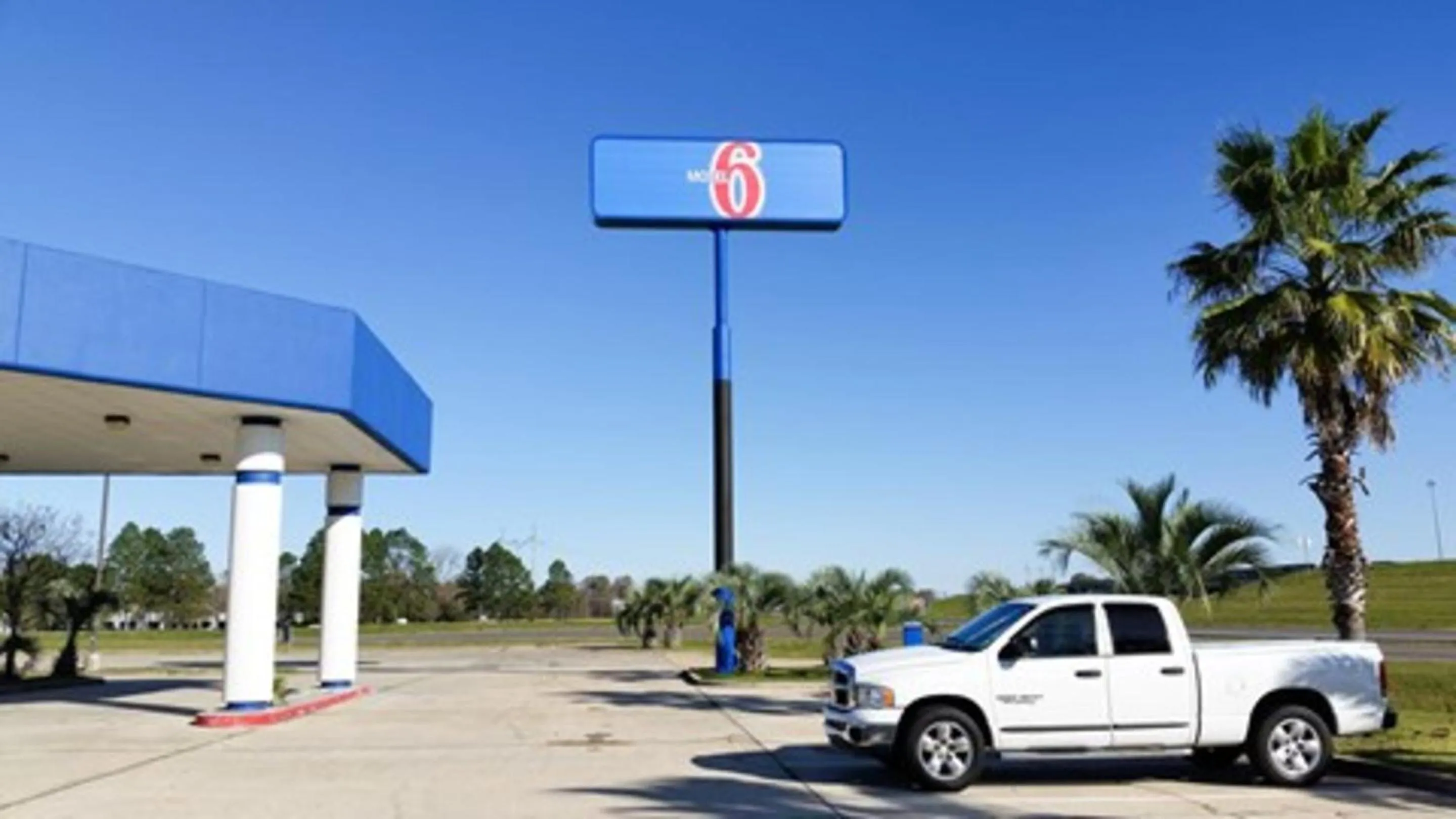 Parking in Motel 6-Opelousas, LA