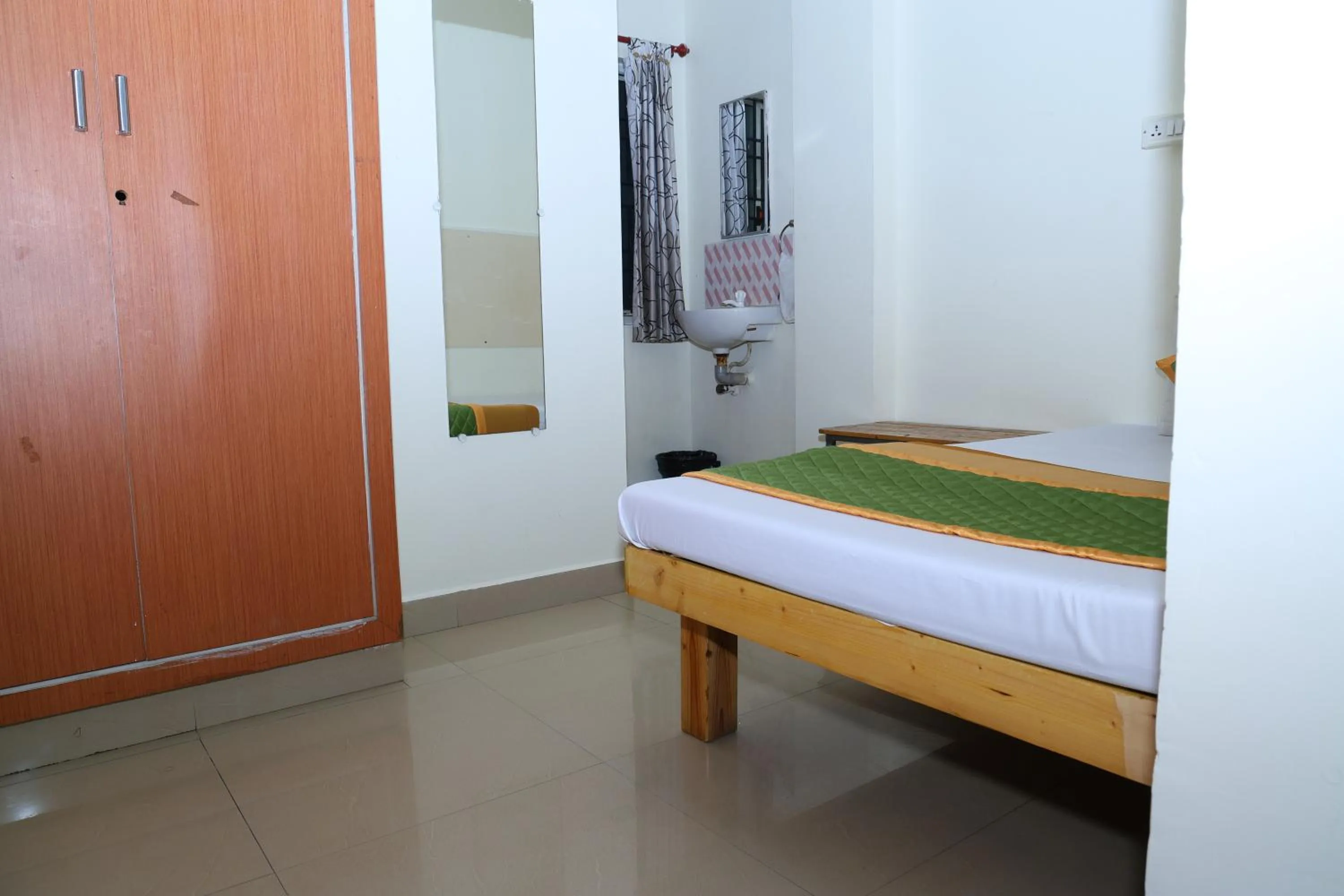 Bedroom, Bed in Royal Green Accommodation Chennai Airport