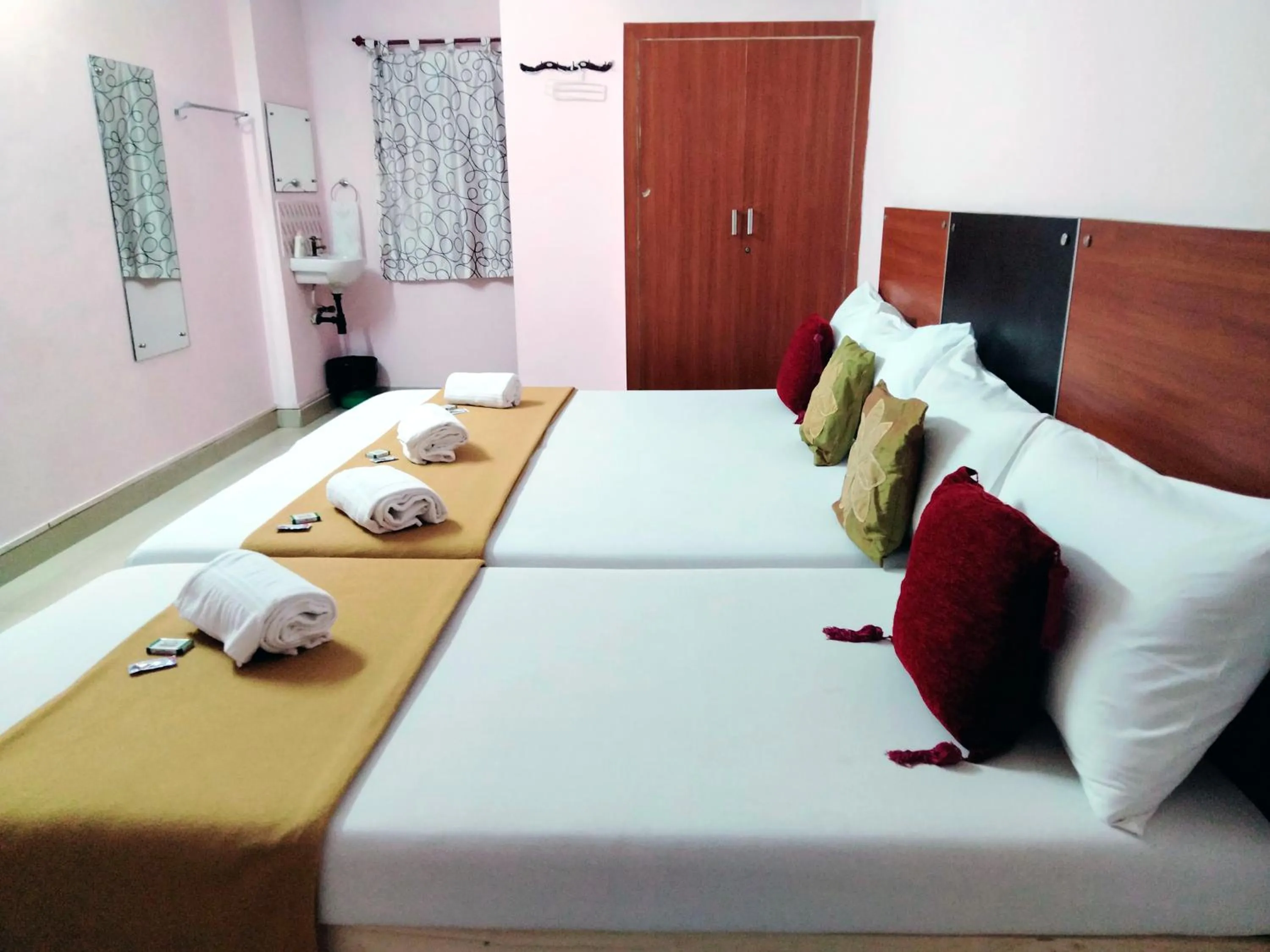 Bedroom, Bed in Royal Green Accommodation Chennai Airport