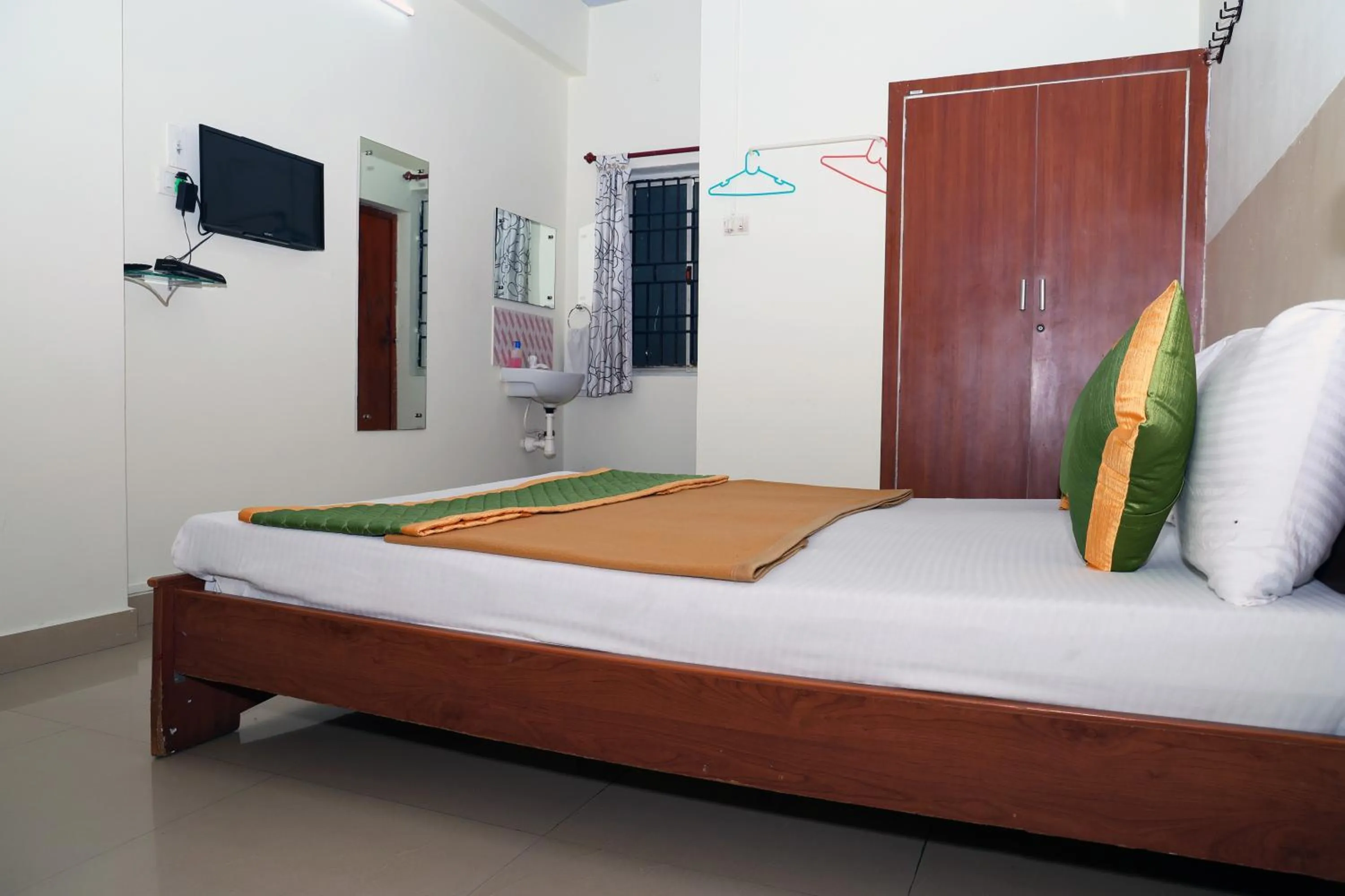 Bedroom, Bed in Royal Green Accommodation Chennai Airport