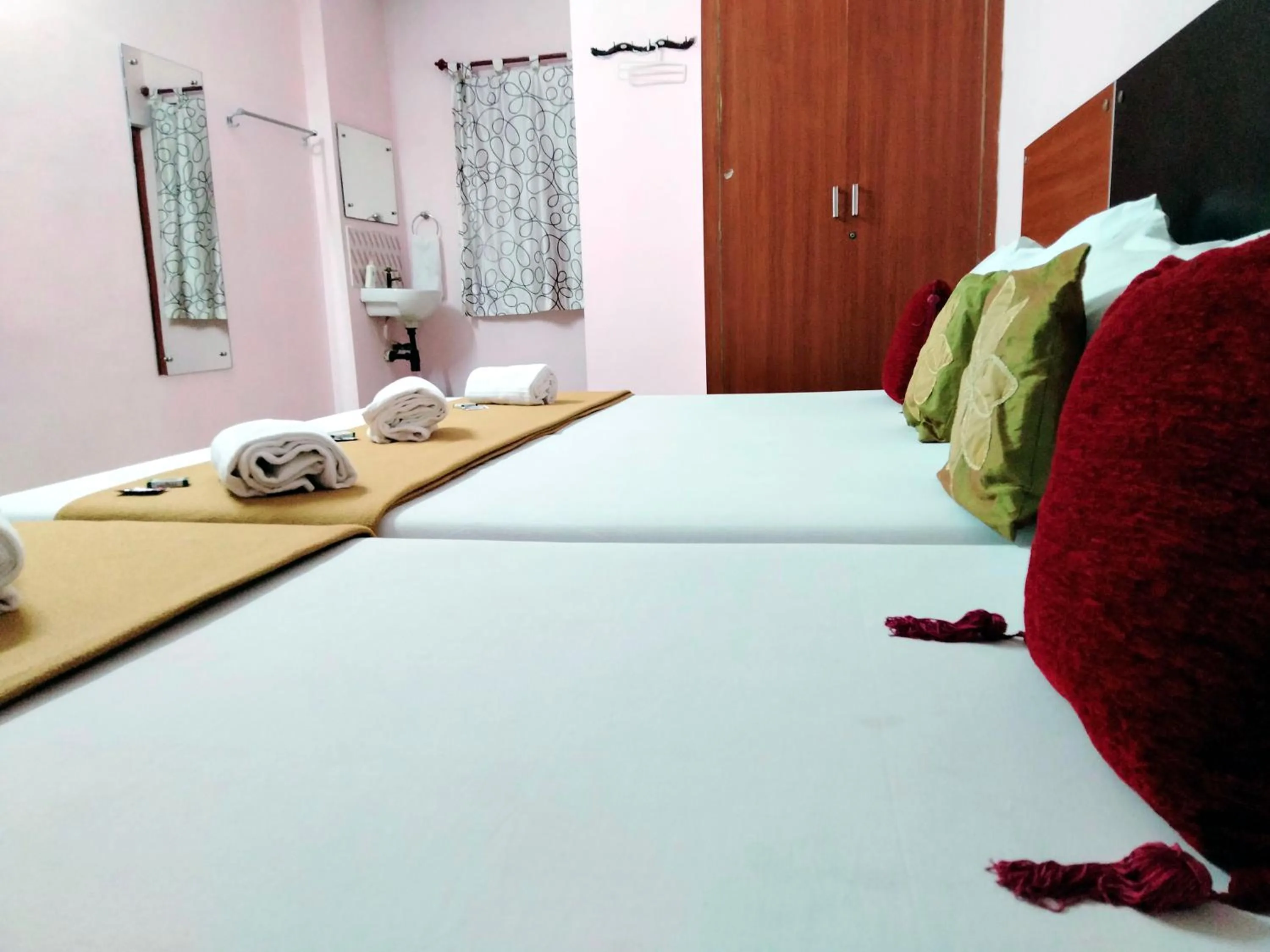 Bedroom, Bed in Royal Green Accommodation Chennai Airport