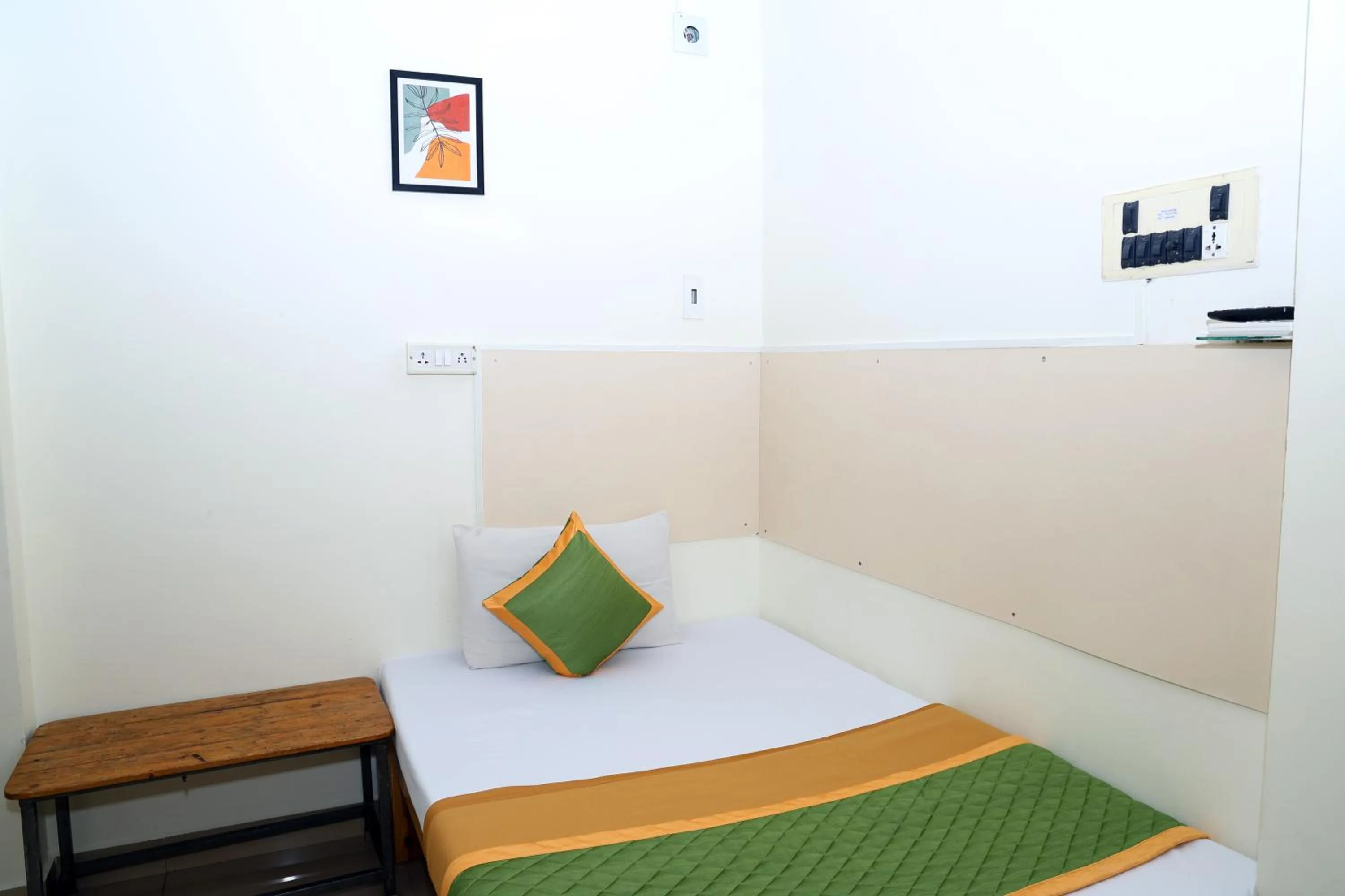 Bedroom, Bed in Royal Green Accommodation Chennai Airport