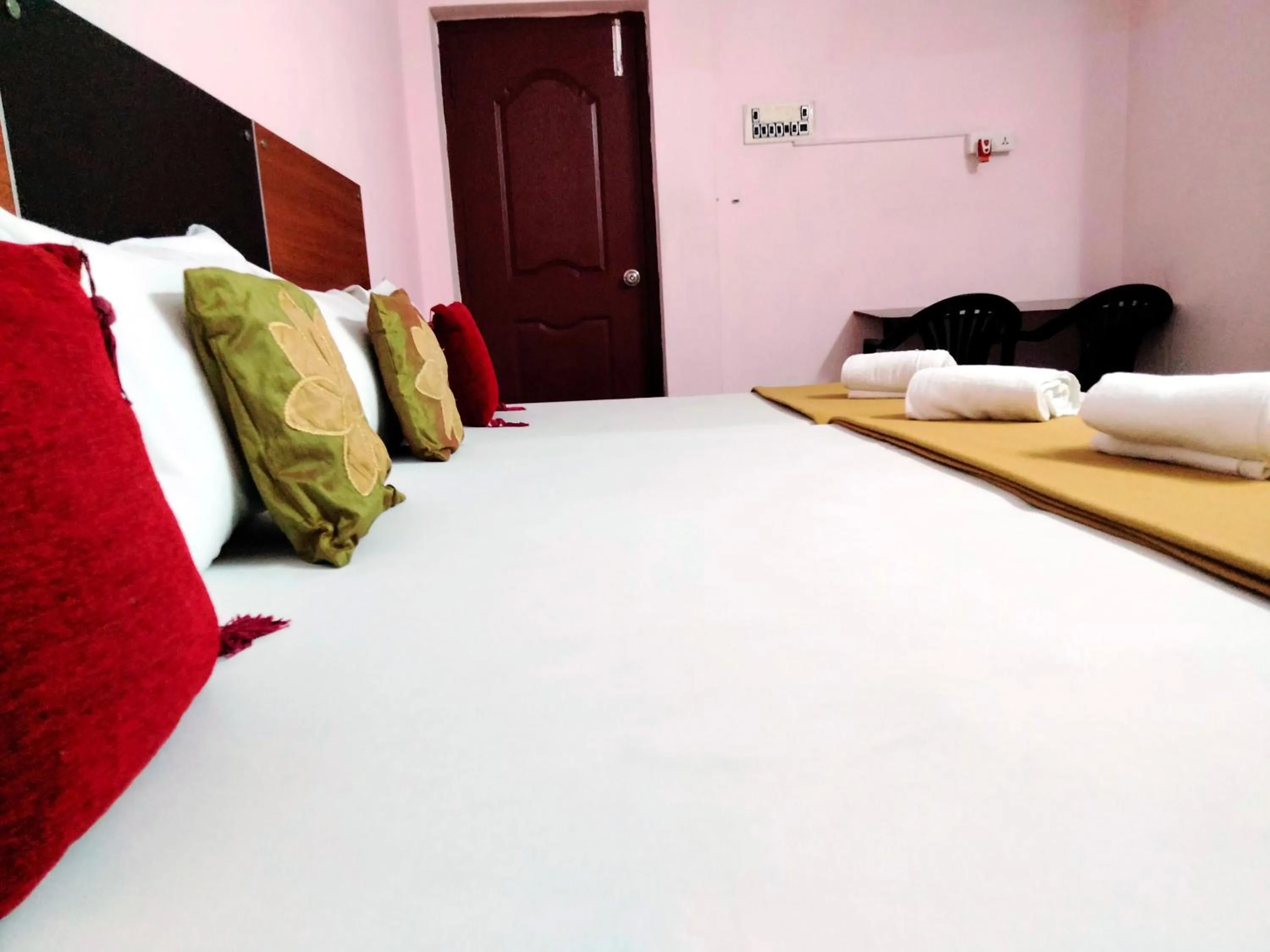 Bedroom, Bed in Royal Green Accommodation Chennai Airport