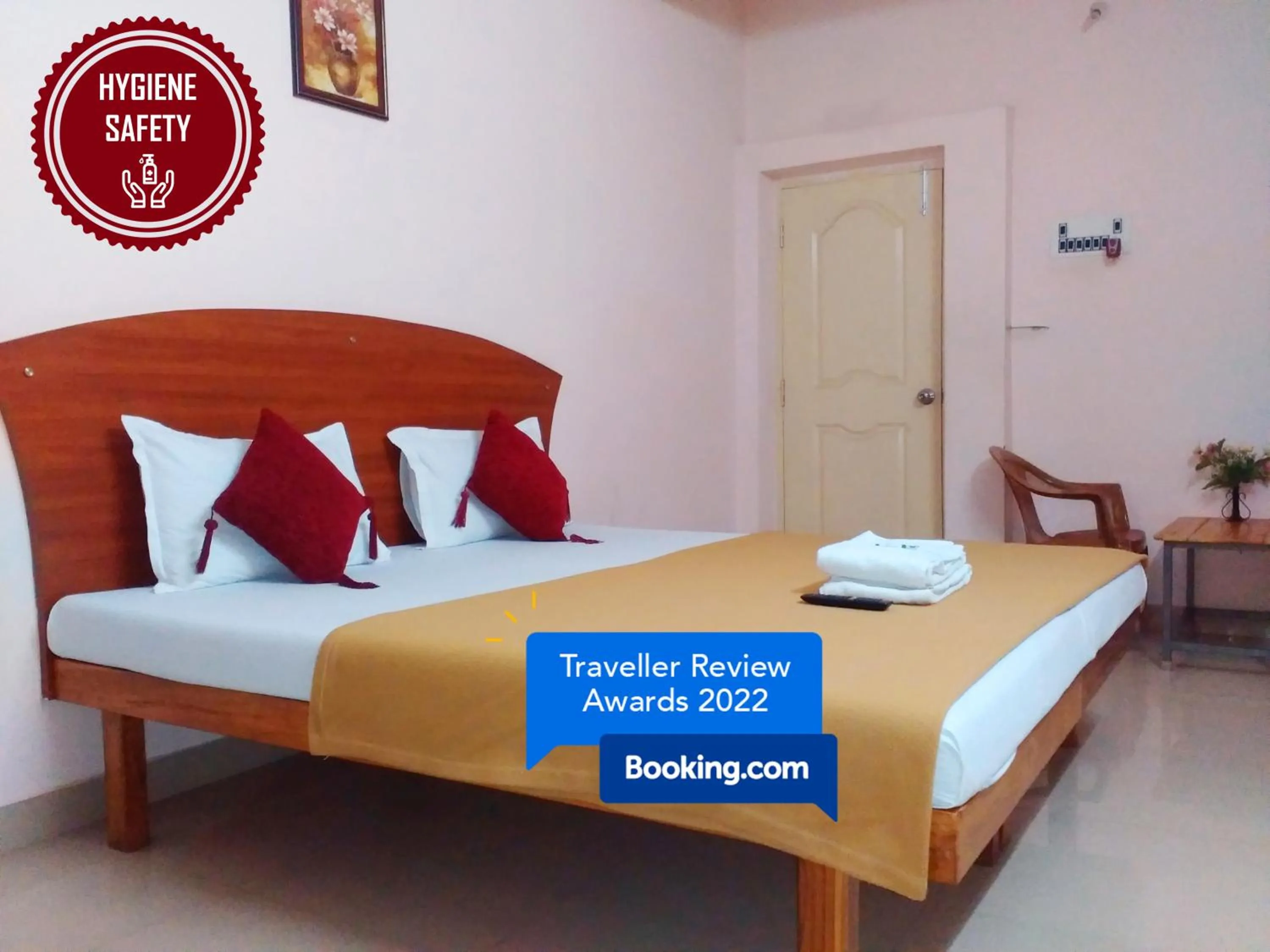 Property building, Bed in Royal Green Accommodation Chennai Airport