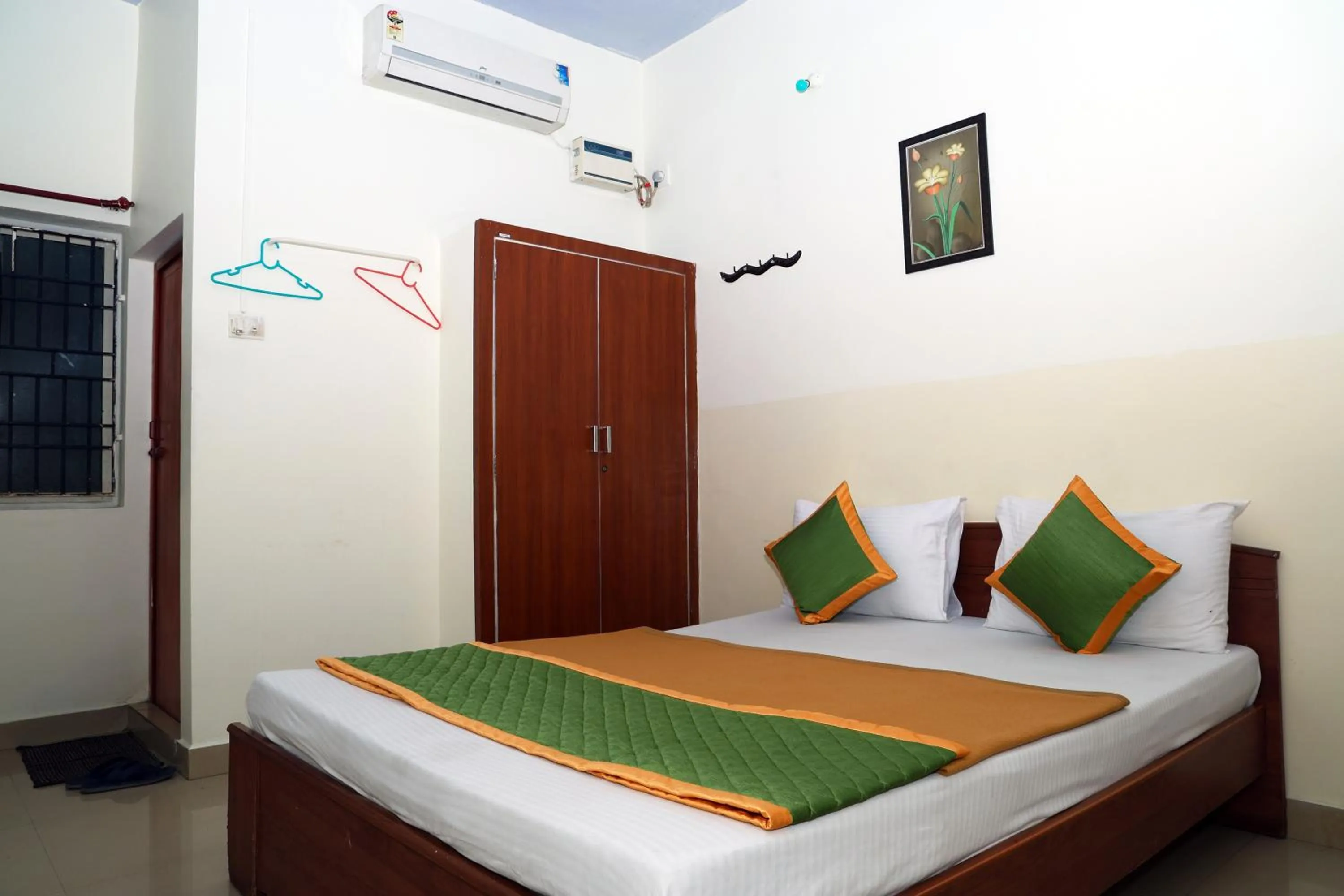 Bedroom, Bed in Royal Green Accommodation Chennai Airport
