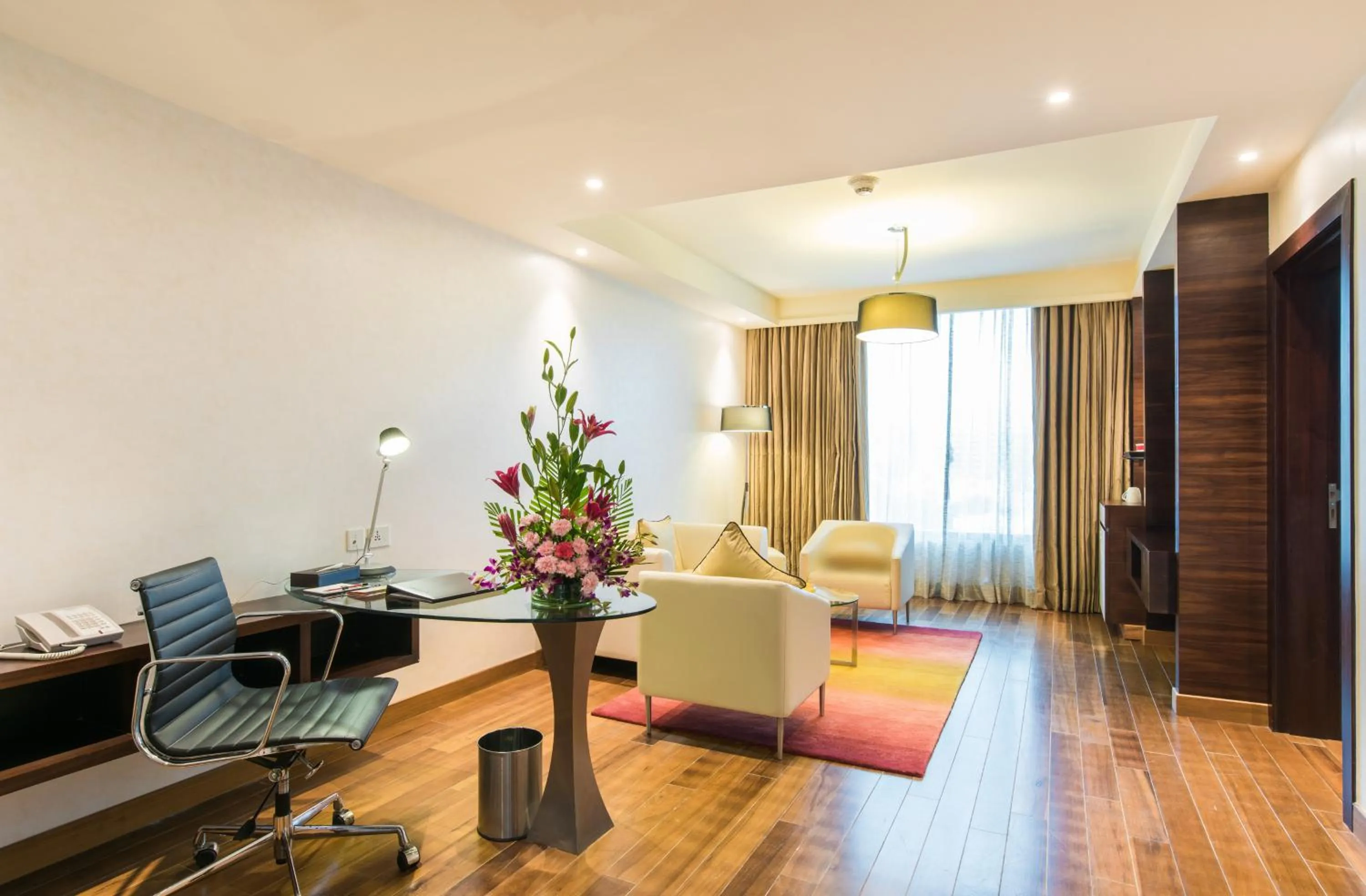Living room in Howard Johnson By Wyndham, Hebbal, Bengaluru