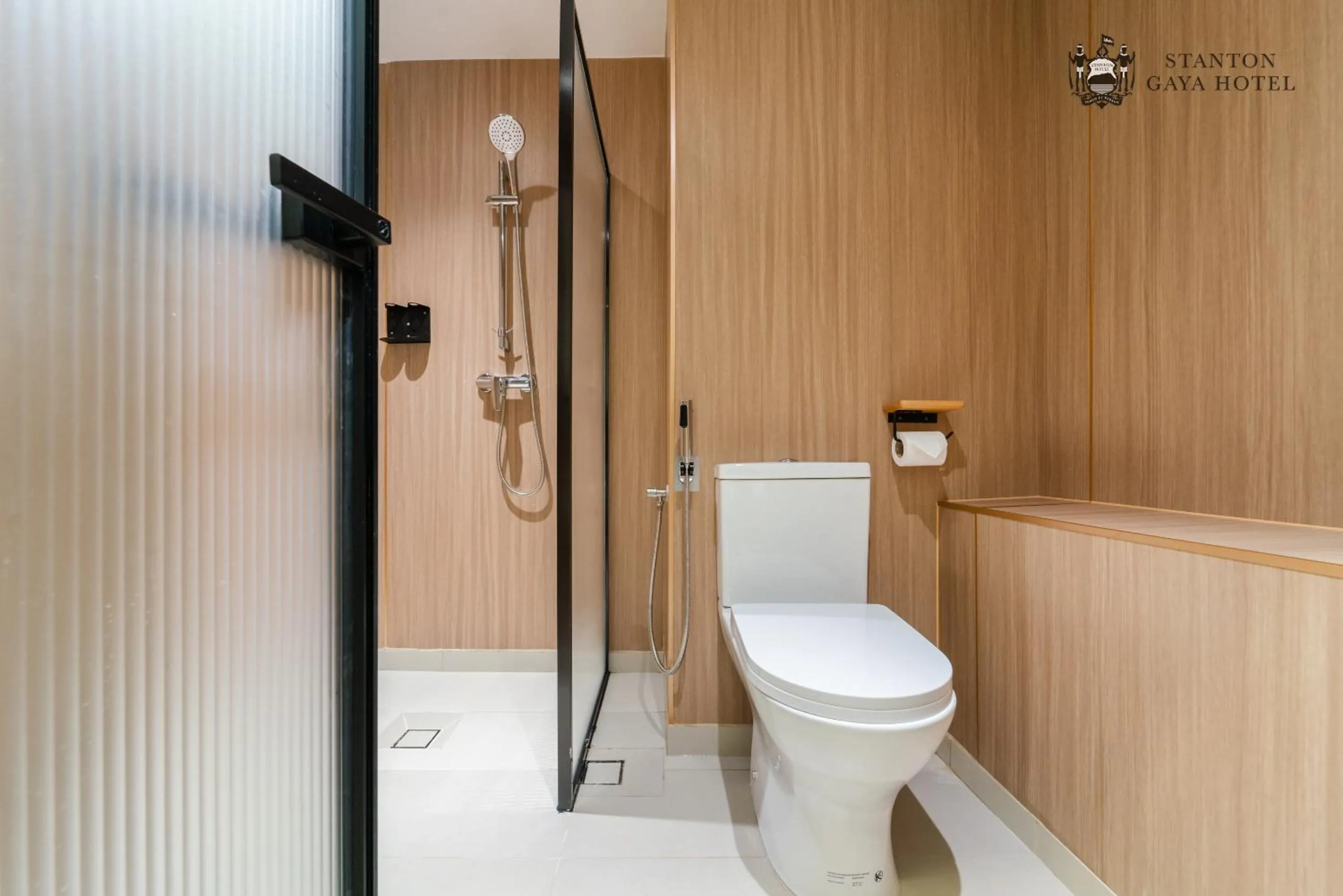 Toilet in Stanton Gaya Hotel