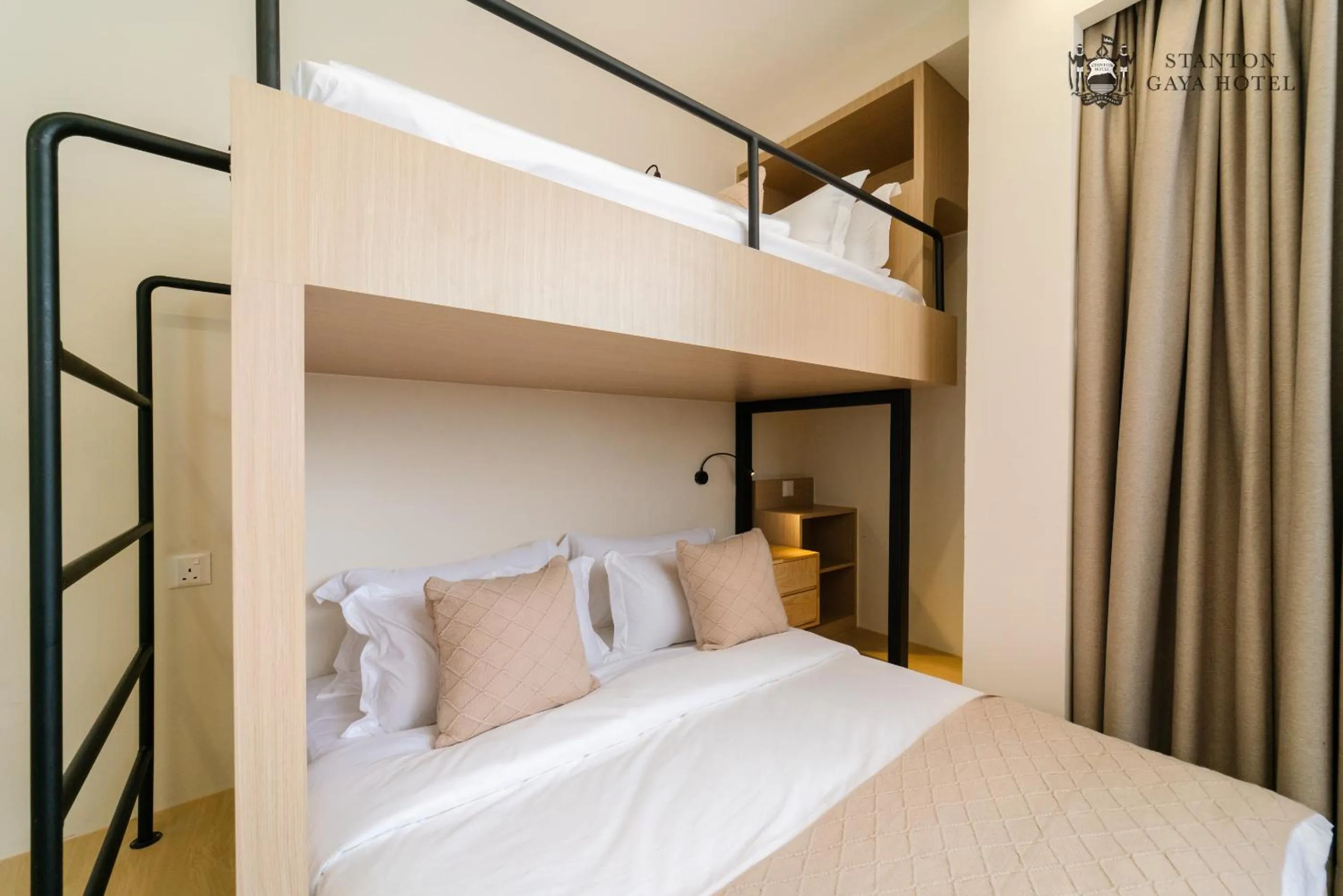 bunk bed, Bed in Stanton Gaya Hotel