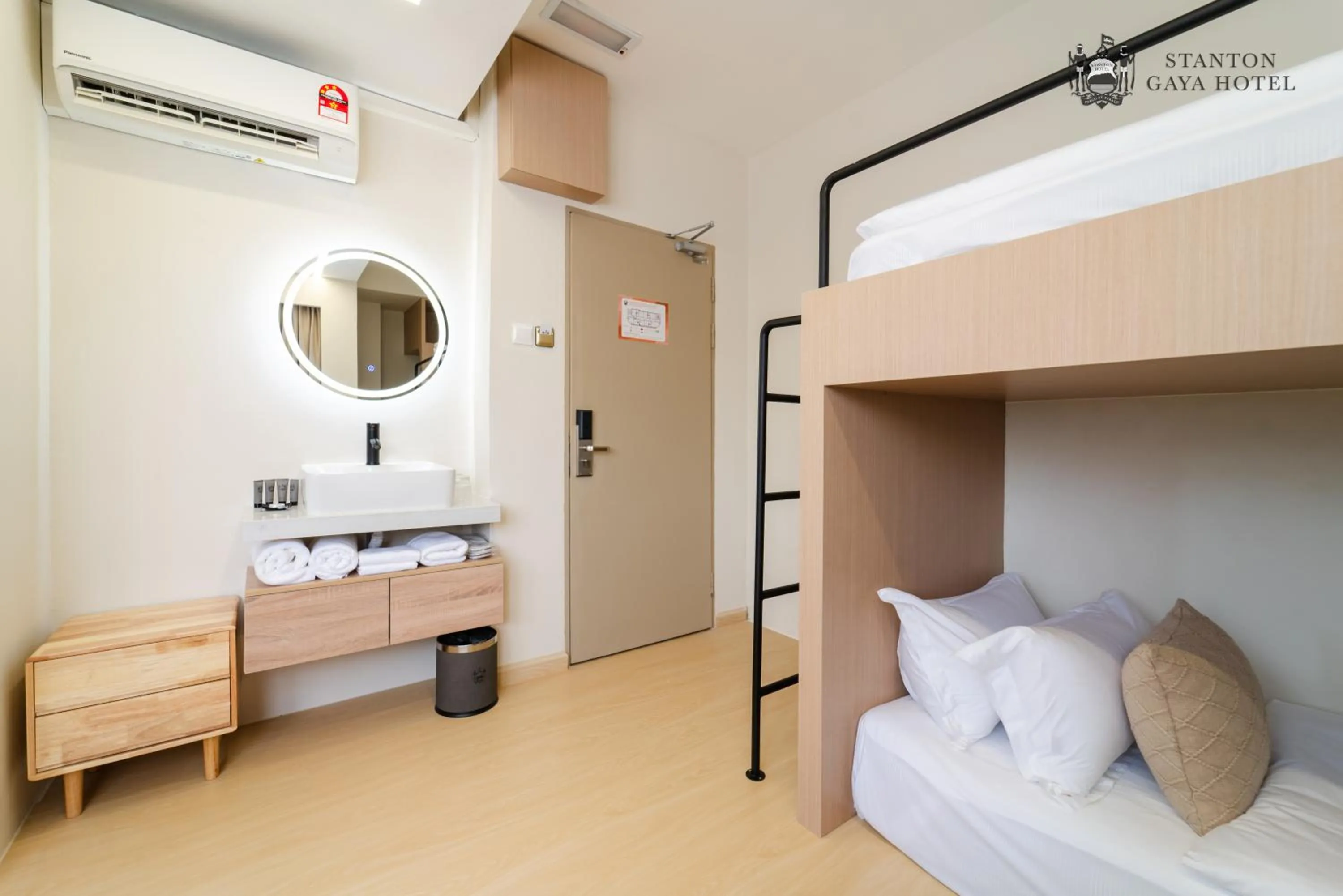 bunk bed, Bed in Stanton Gaya Hotel