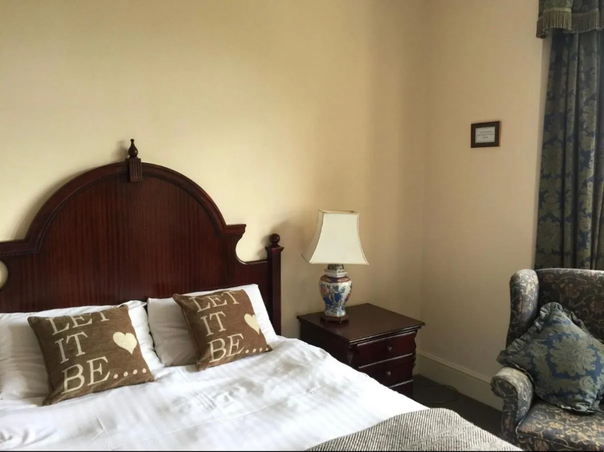 Bed in Taunton House Hotel