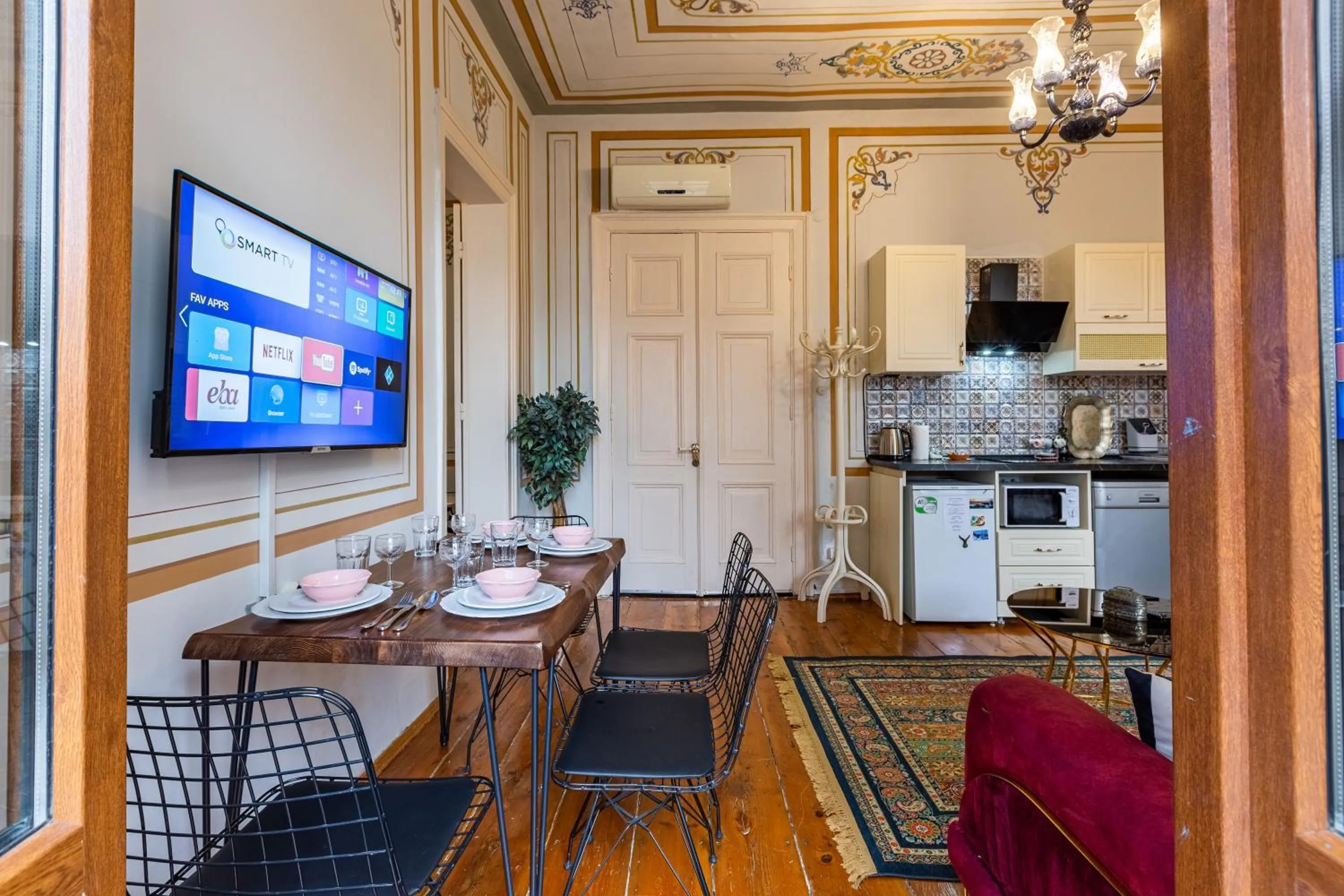 Dining area in Ali Pasha Apartment