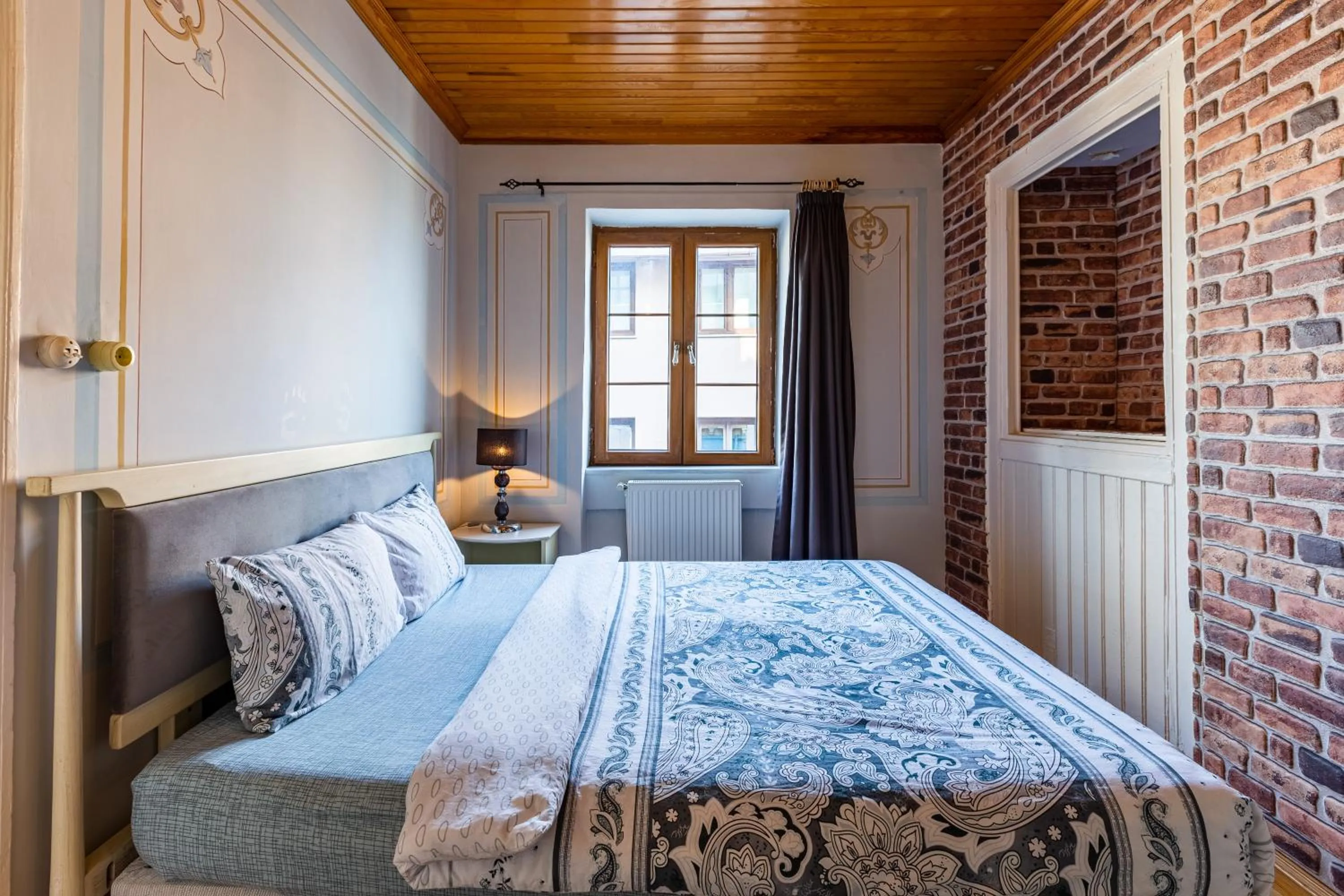 Bedroom, Bed in Ali Pasha Apartment