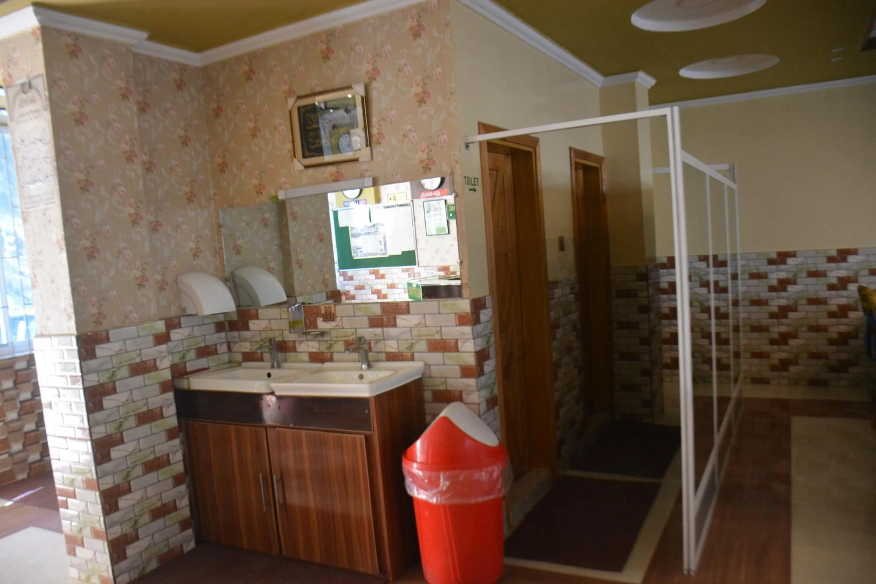 Restaurant/places to eat in PC Green Hotel, Mahandri, Kaghan