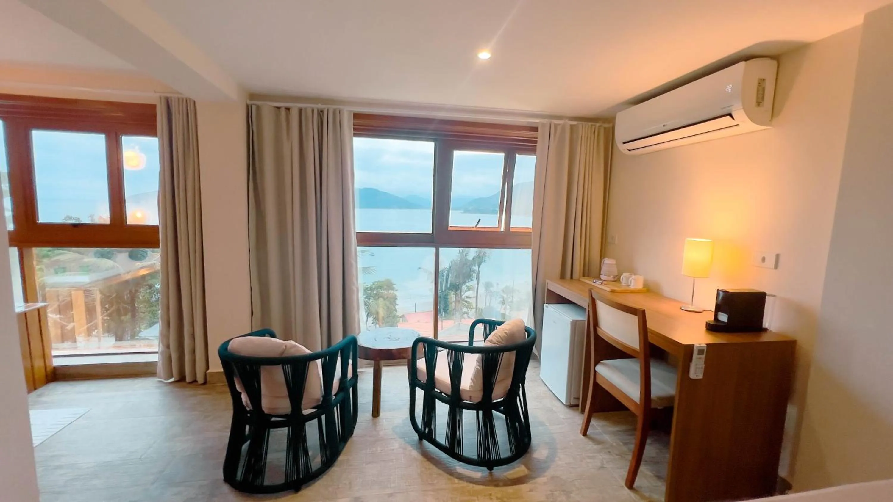 Seating area in Catalina Hotel